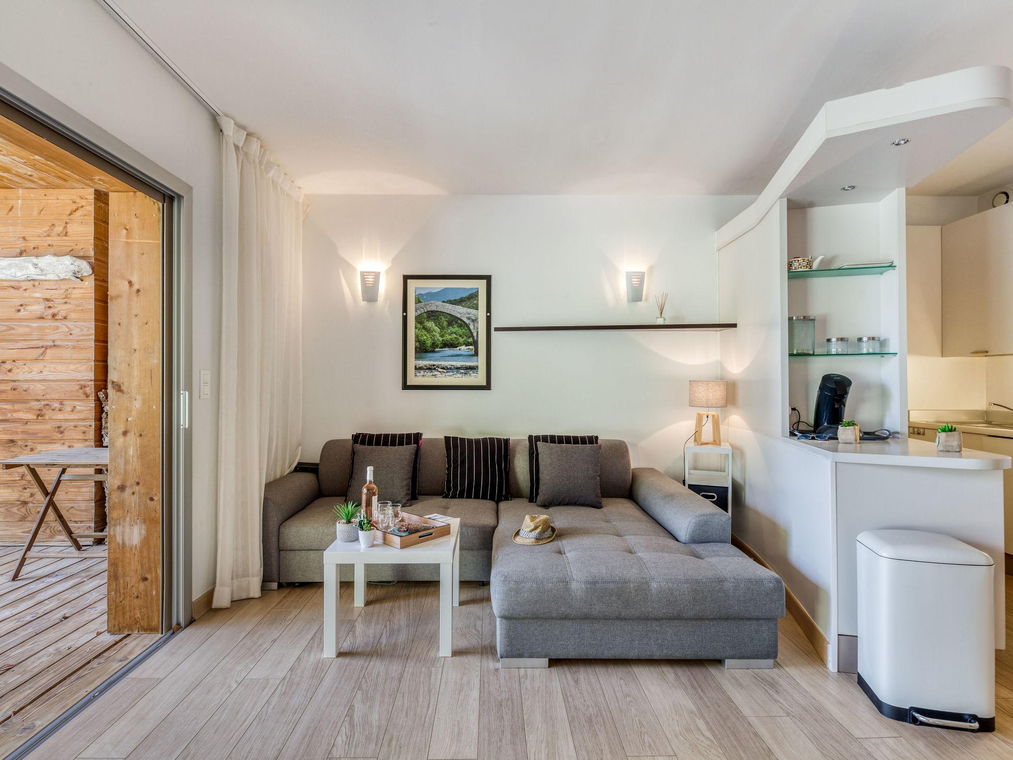Foto 1 - Apartamento de 2 habitaciones en Porto-Vecchio con piscina y vistas al mar