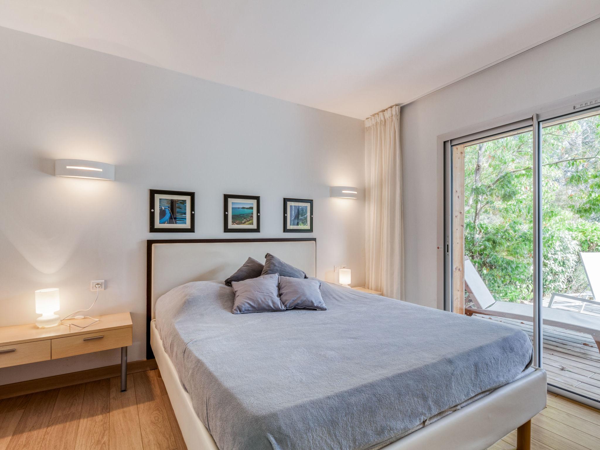 Foto 10 - Appartamento con 2 camere da letto a Porto-Vecchio con piscina e vista mare