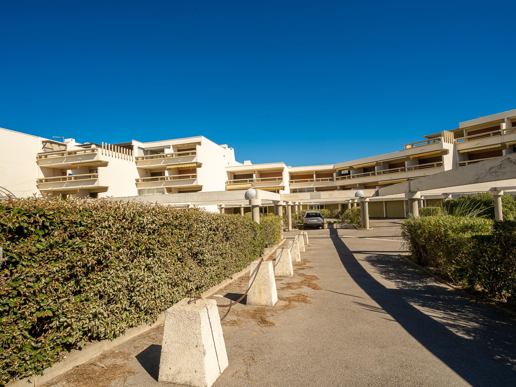 Foto 13 - Appartamento con 1 camera da letto a Le Grau-du-Roi con terrazza e vista mare