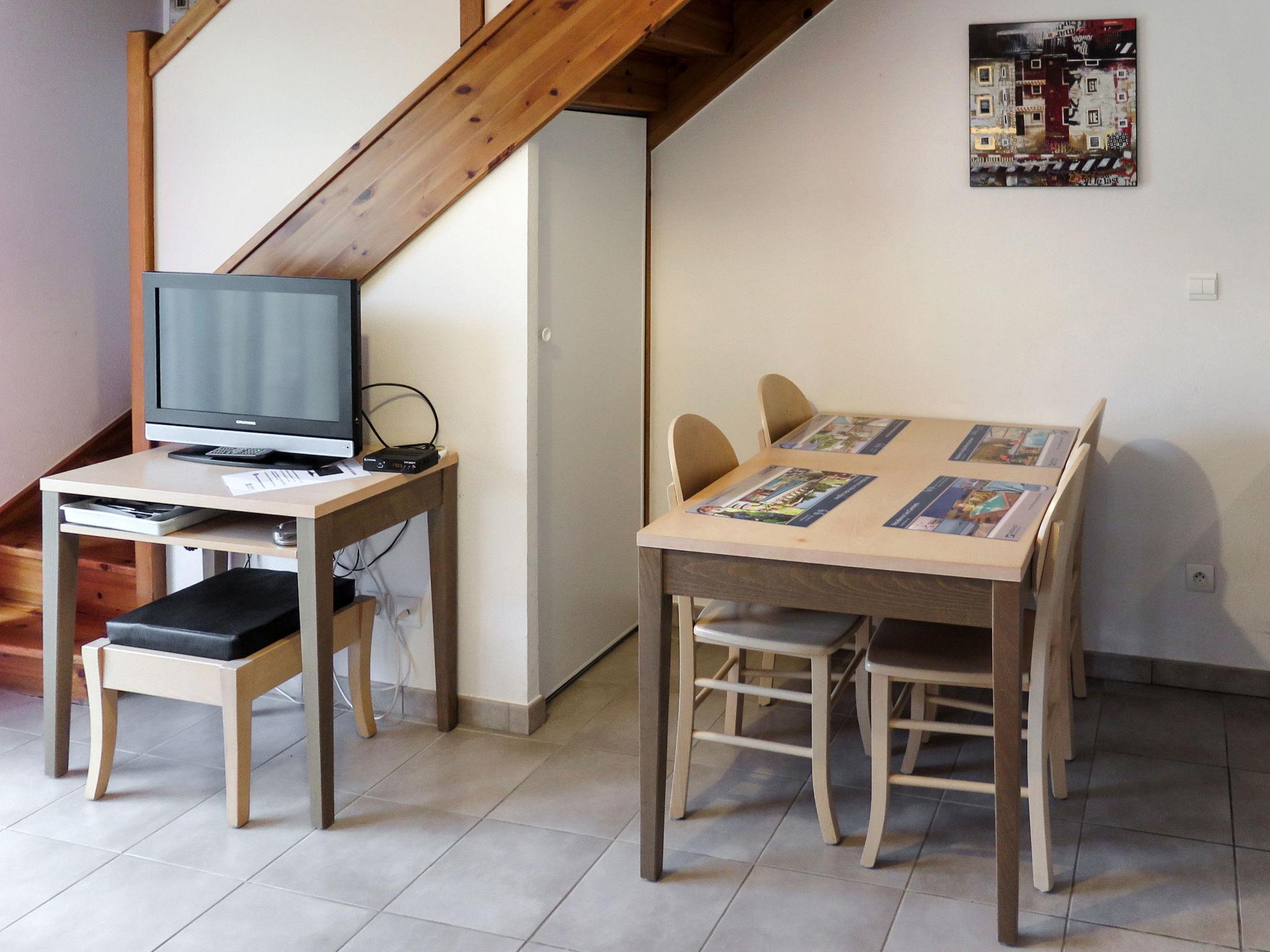 Photo 7 - Maison de 1 chambre à Montignac-Lascaux avec piscine et terrasse