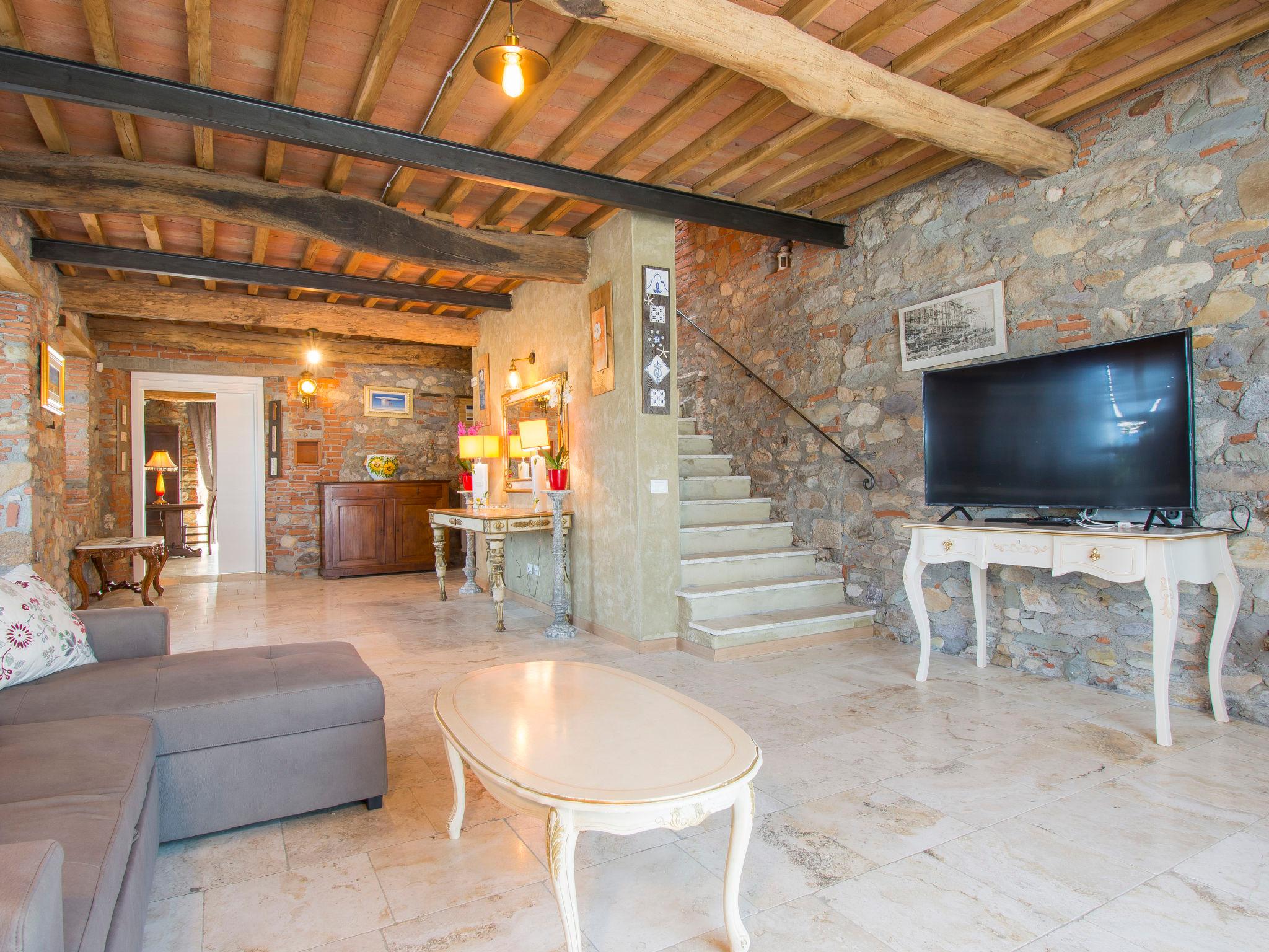 Foto 8 - Casa de 7 habitaciones en Capannori con piscina privada y terraza