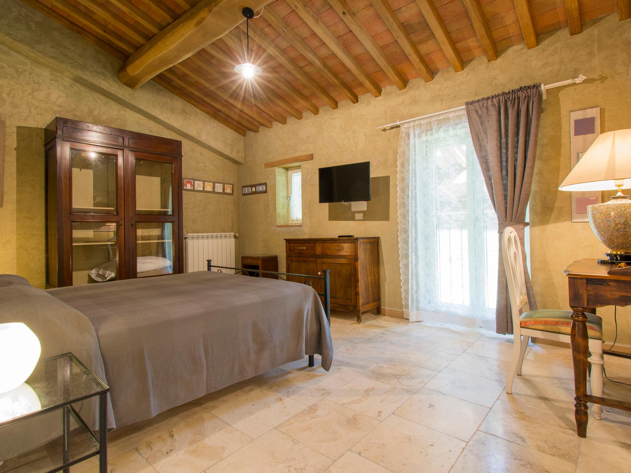 Foto 18 - Casa de 7 habitaciones en Capannori con piscina privada y terraza