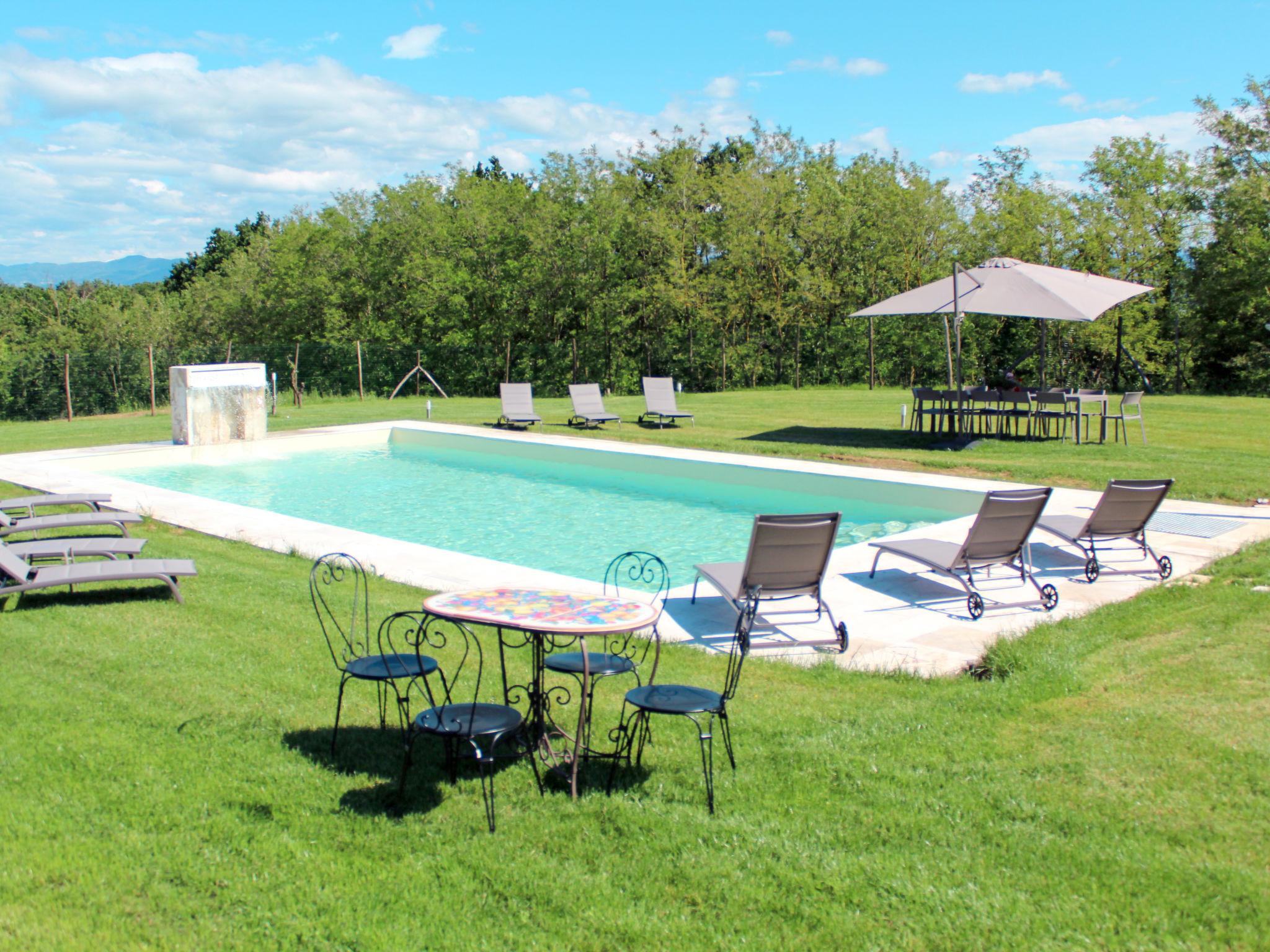 Foto 3 - Casa de 7 quartos em Capannori com piscina privada e terraço