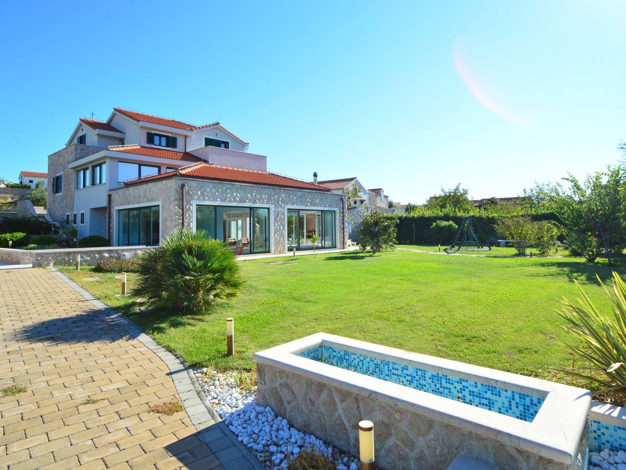 Foto 1 - Casa con 5 camere da letto a Tisno con piscina privata e giardino