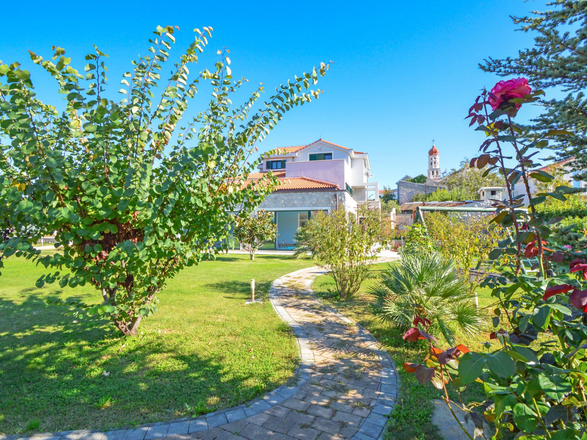 Foto 28 - Casa con 5 camere da letto a Tisno con piscina privata e vista mare