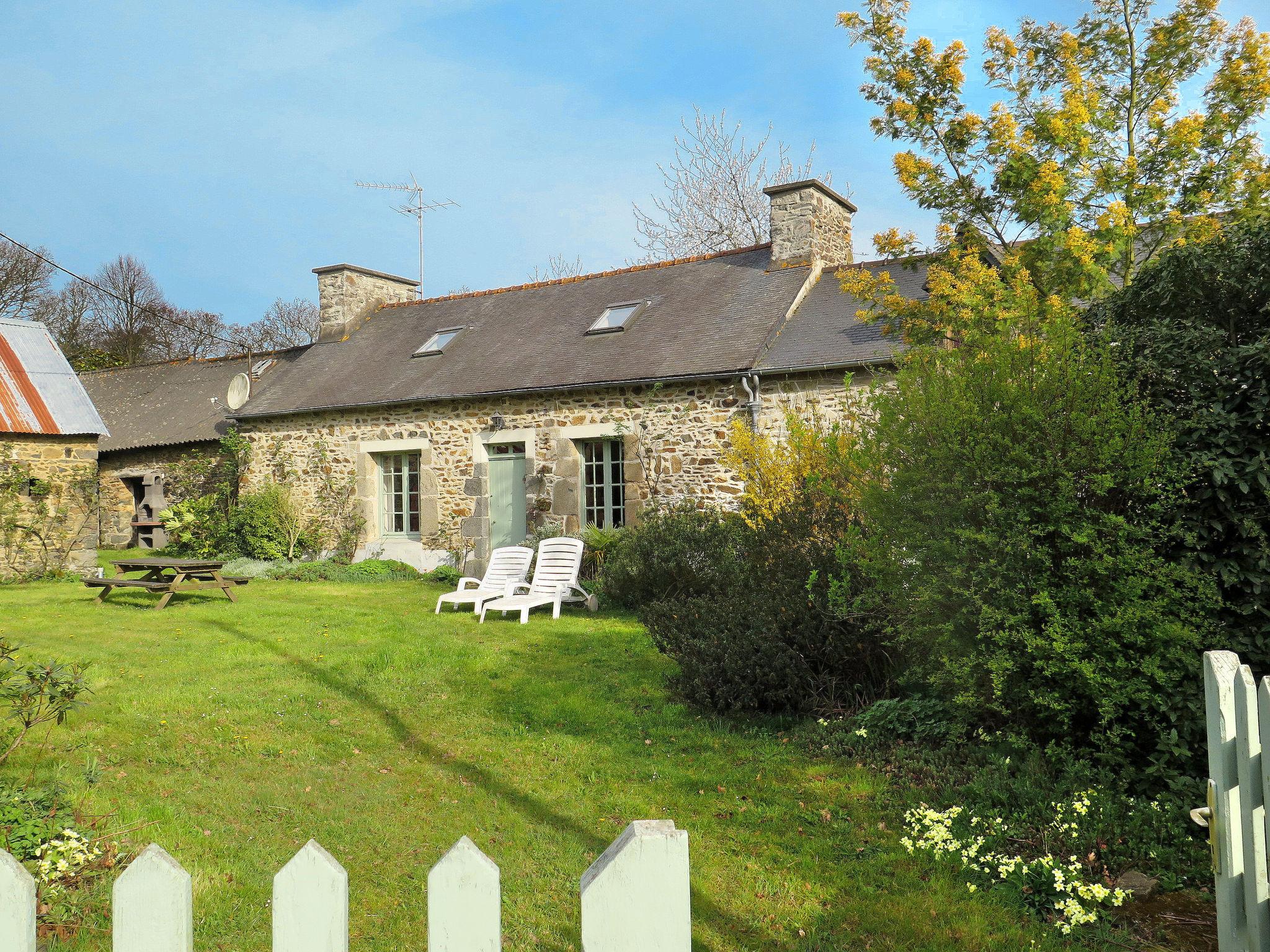 Foto 1 - Haus mit 2 Schlafzimmern in Plouha mit garten und blick aufs meer