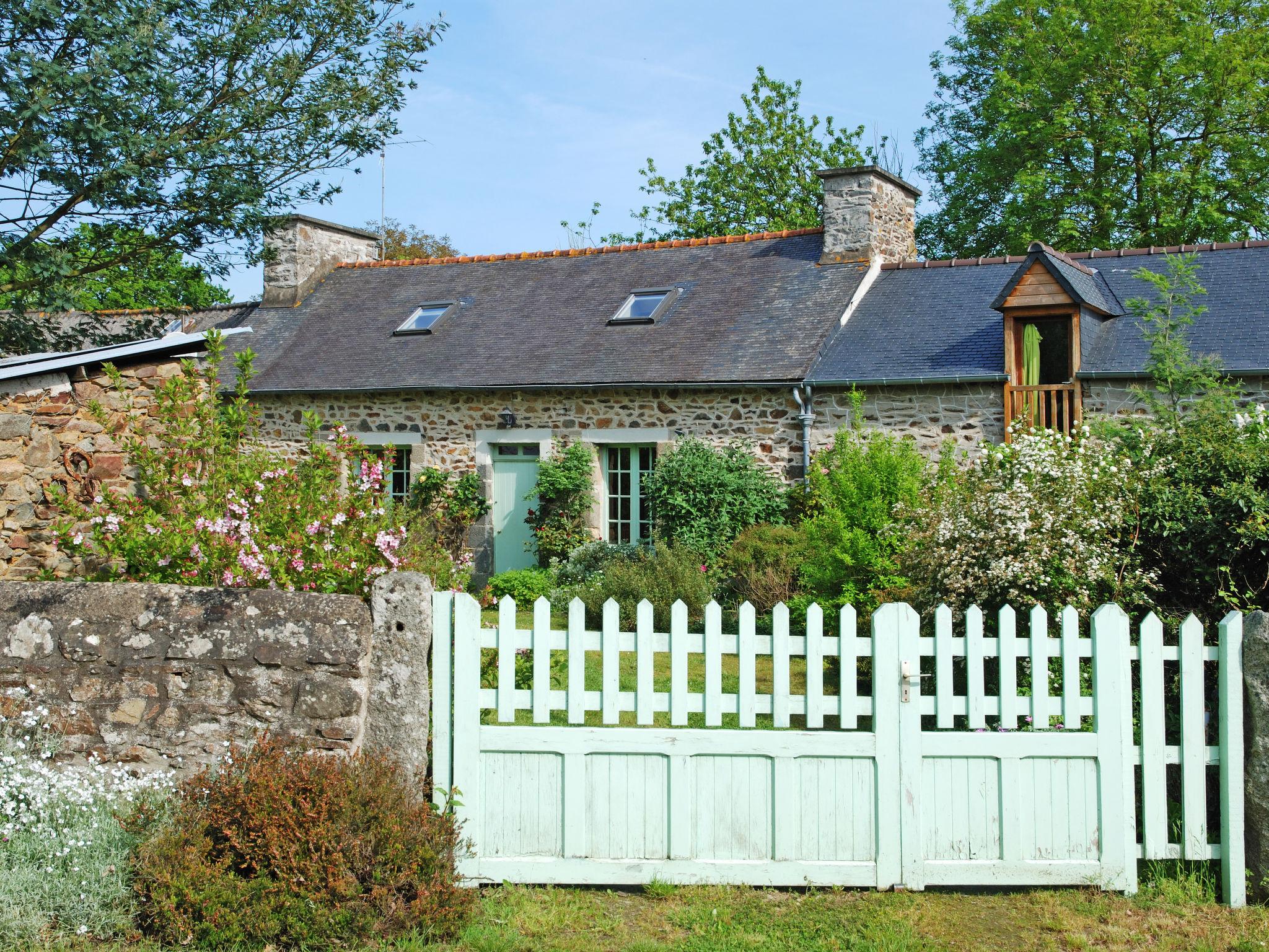 Foto 14 - Haus mit 2 Schlafzimmern in Plouha mit garten und blick aufs meer