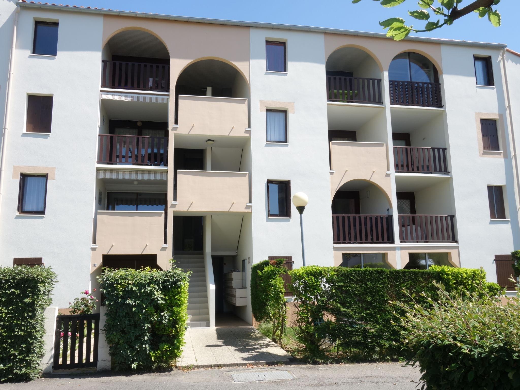 Foto 21 - Appartamento con 1 camera da letto a Vaux-sur-Mer con giardino e vista mare