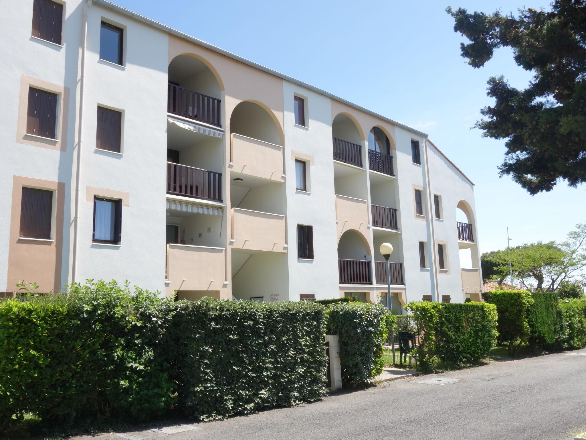 Foto 23 - Appartamento con 1 camera da letto a Vaux-sur-Mer con giardino e vista mare