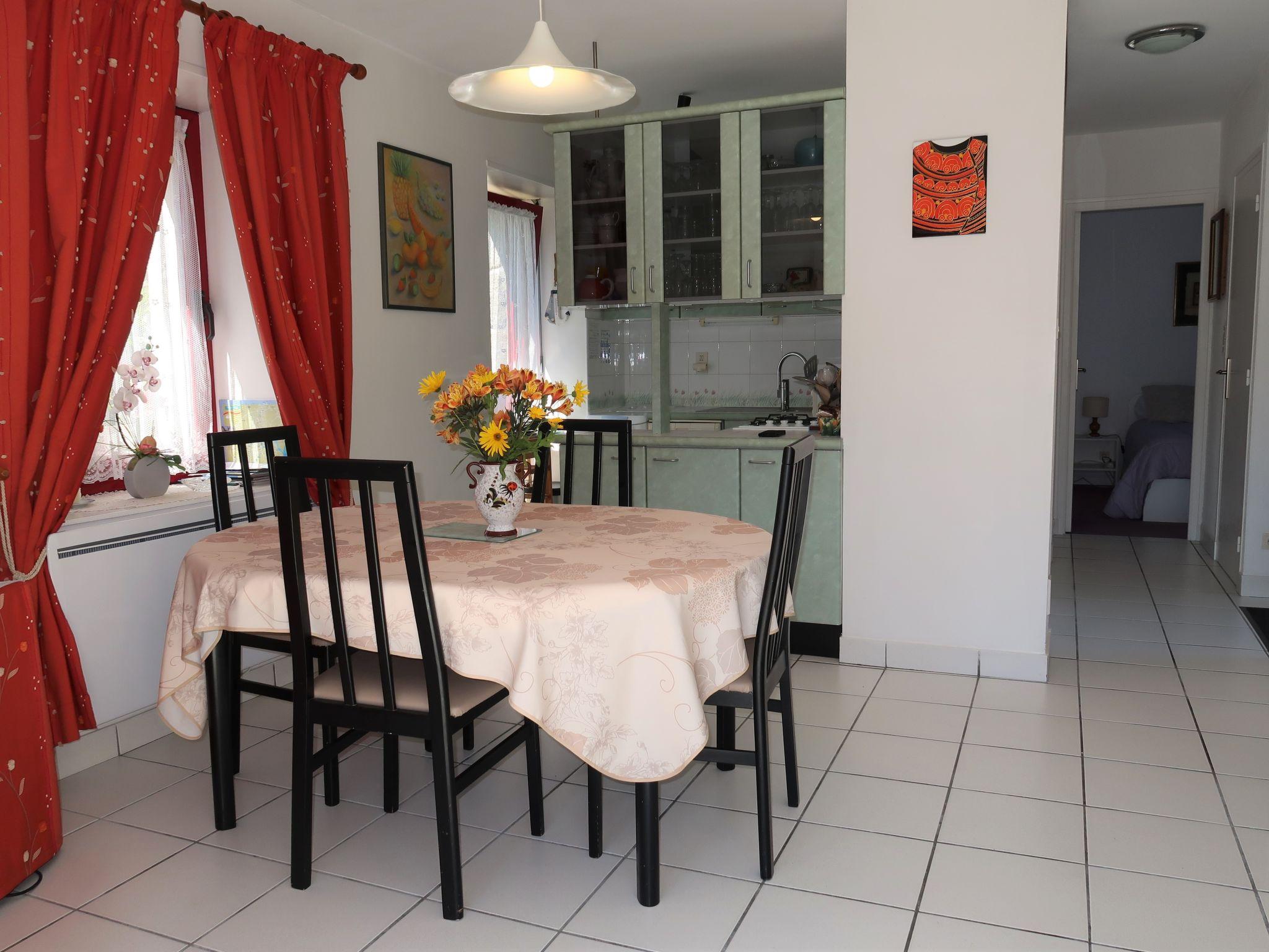 Photo 6 - 2 bedroom Apartment in Pont-l'Abbé with garden and terrace