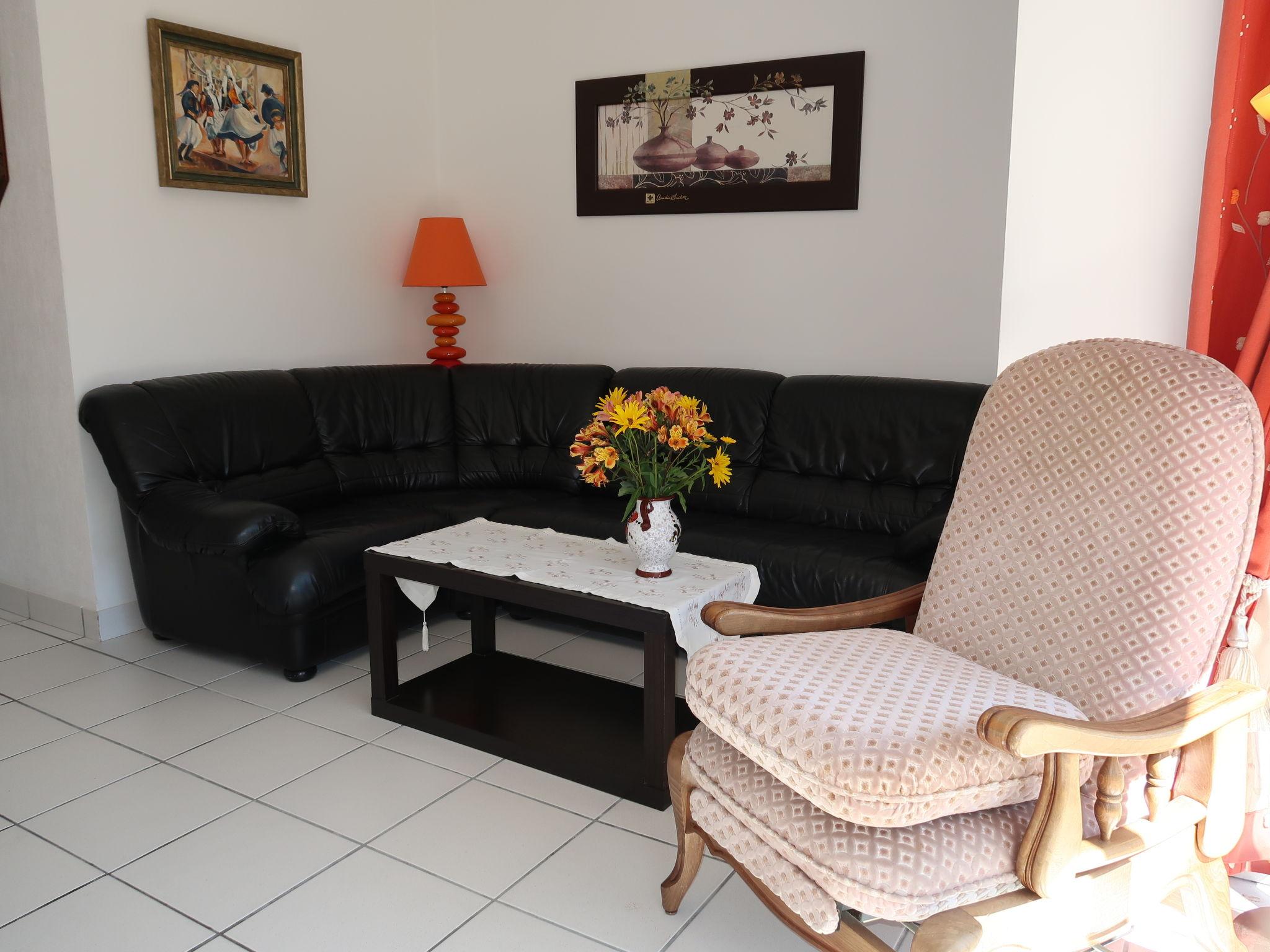 Photo 4 - 2 bedroom Apartment in Pont-l'Abbé with garden and terrace