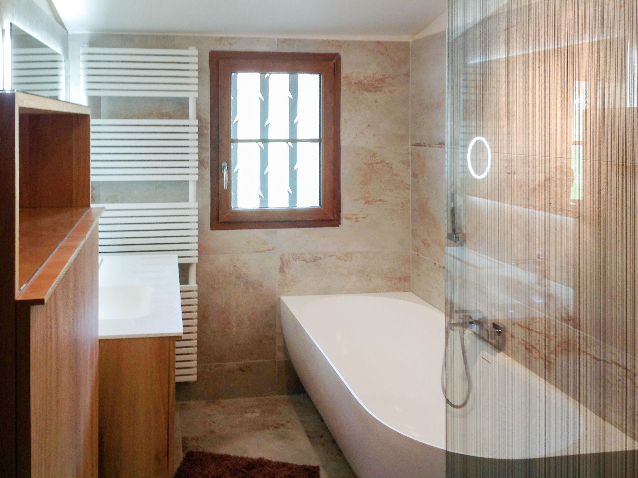 Foto 48 - Casa de 5 quartos em Saint-Maime com piscina privada e jardim