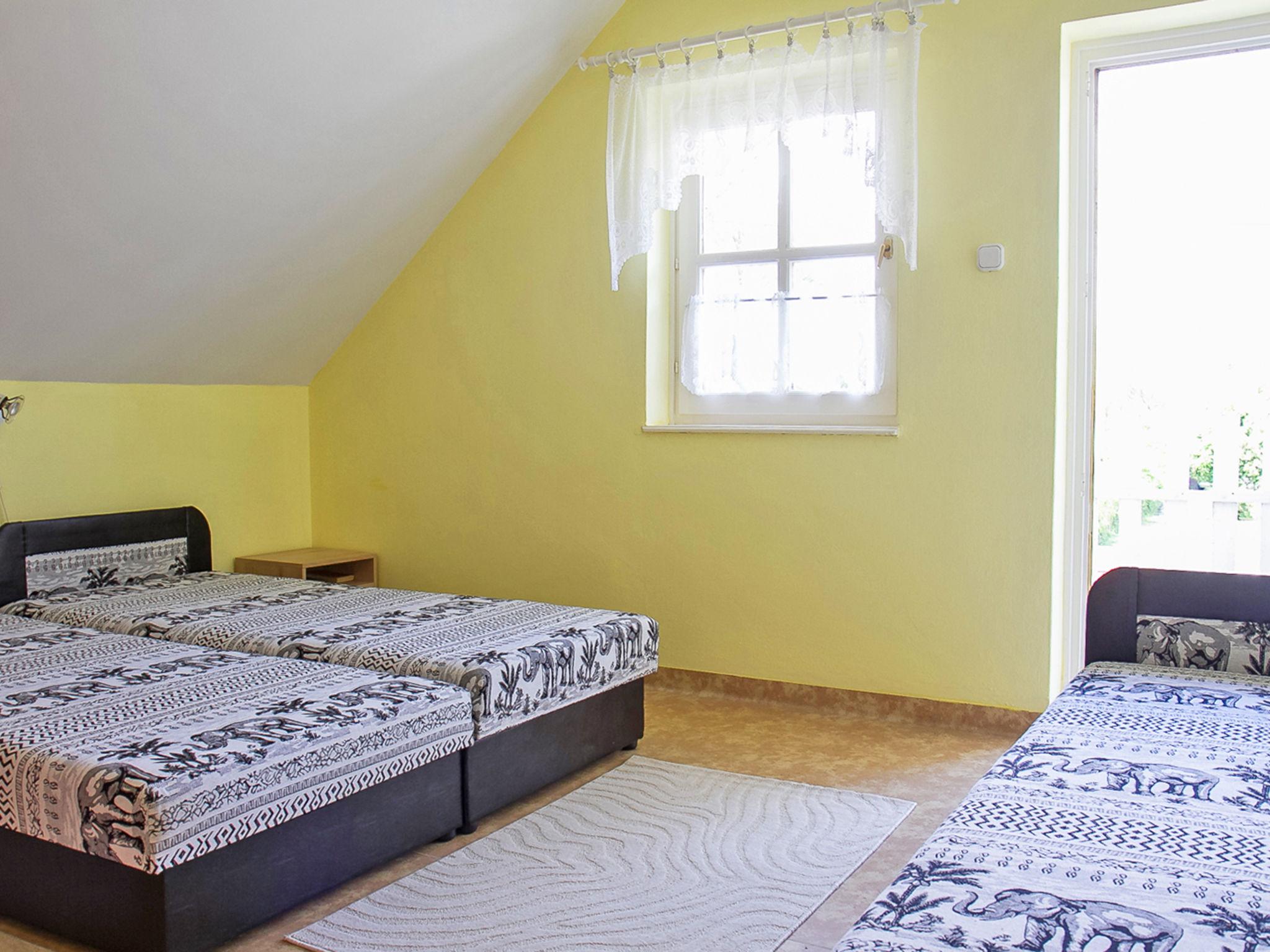 Foto 8 - Casa con 2 camere da letto a Balatonmáriafürdő con giardino e terrazza