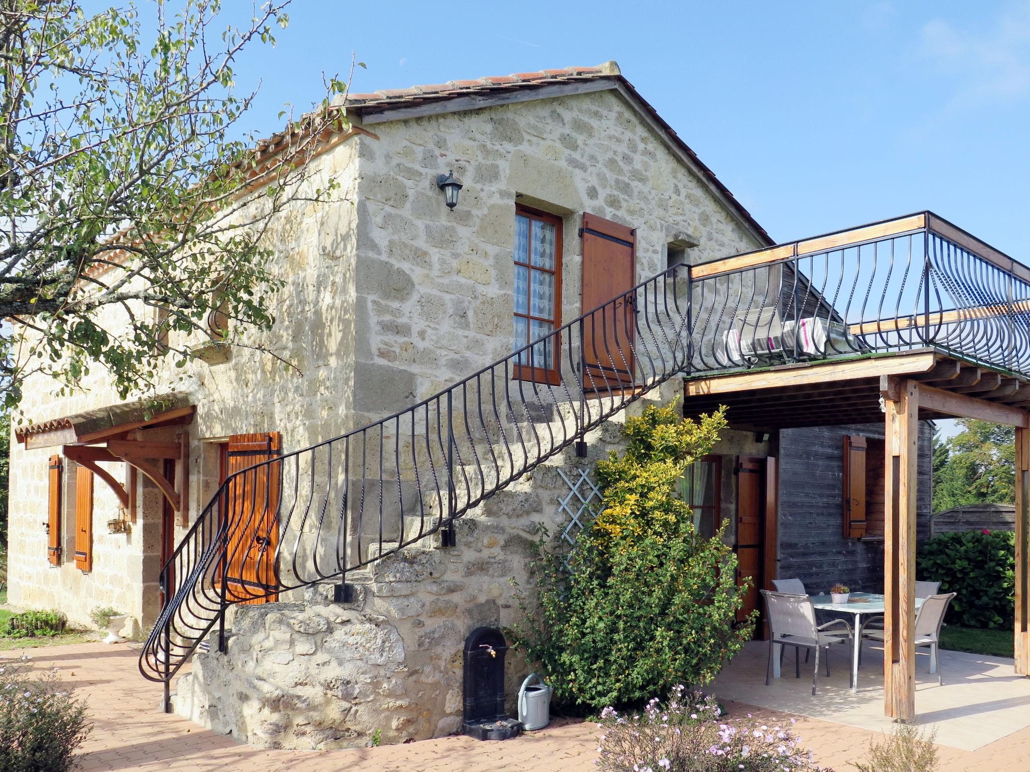 Foto 21 - Casa de 2 quartos em Madaillan com piscina privada e terraço