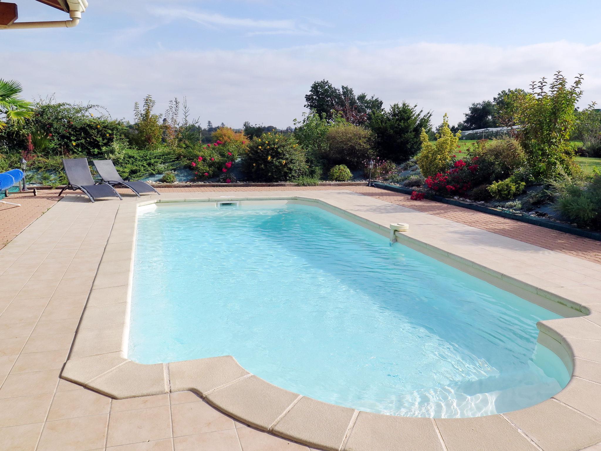 Photo 22 - Maison de 2 chambres à Madaillan avec piscine privée et jardin