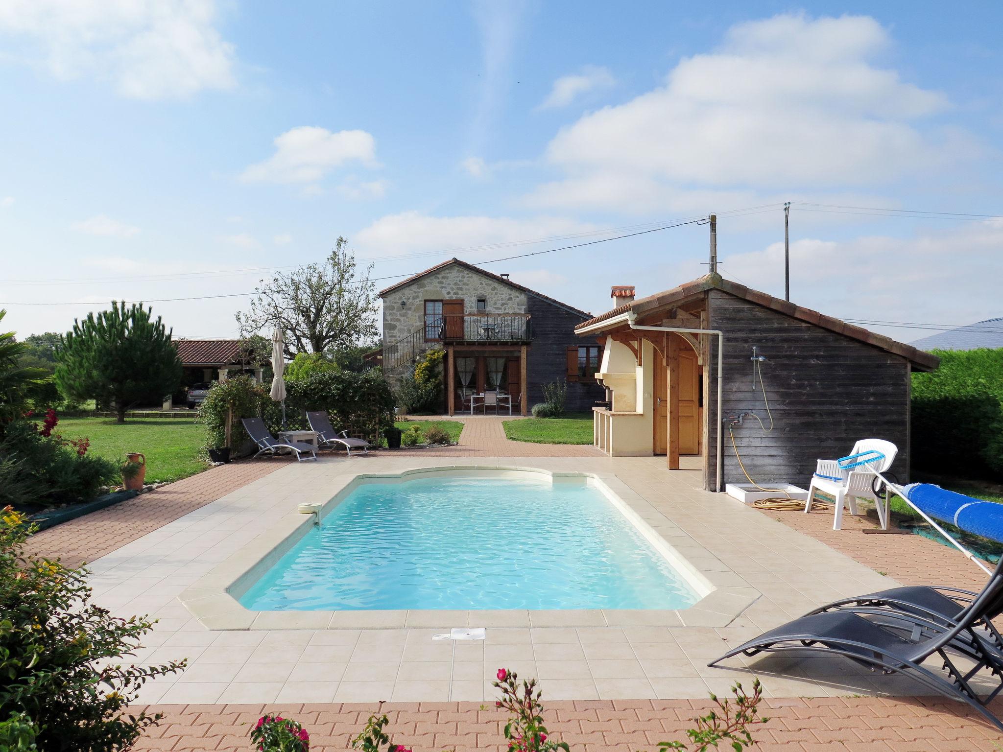 Photo 23 - Maison de 2 chambres à Madaillan avec piscine privée et jardin