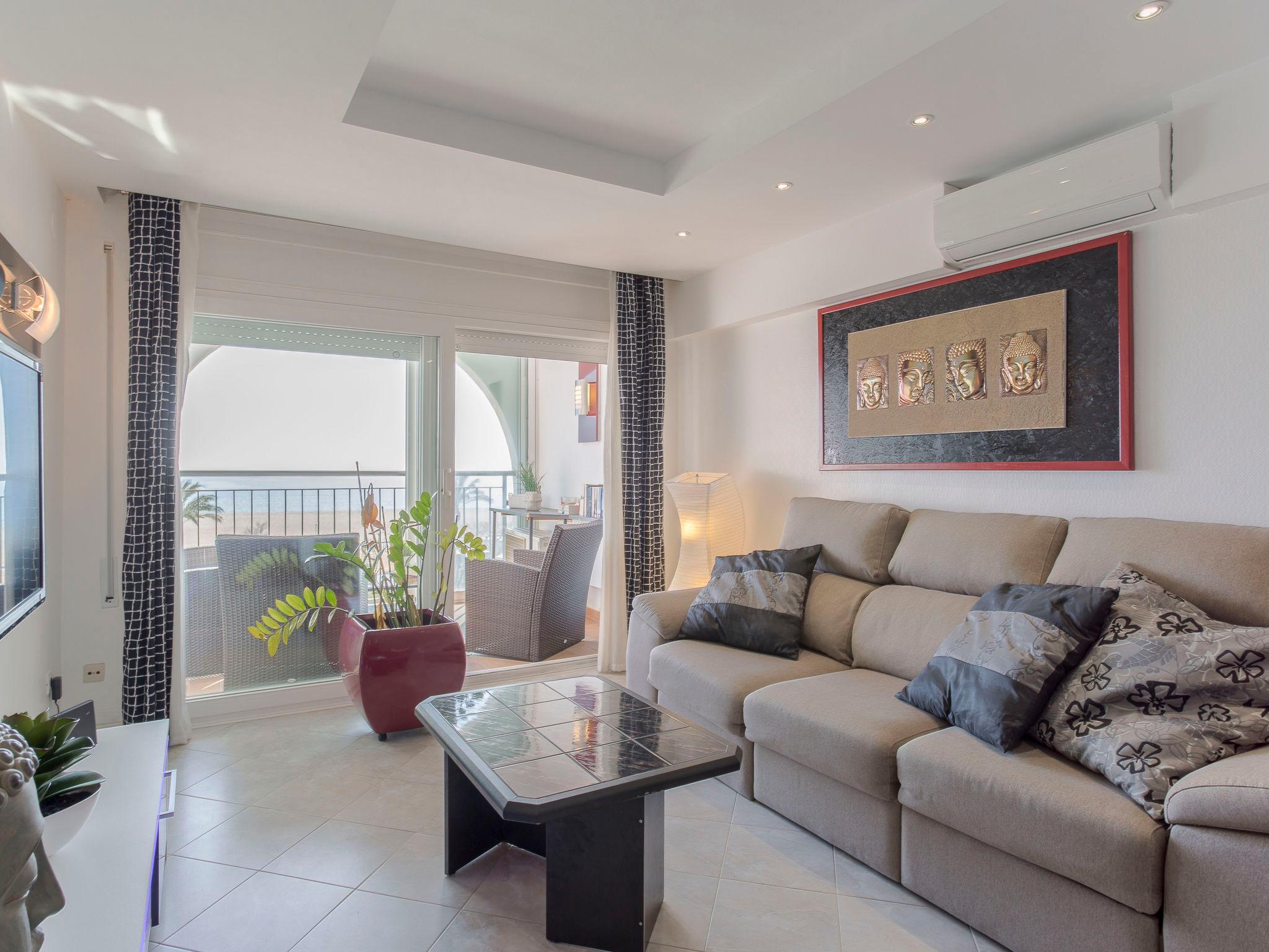 Foto 6 - Apartamento de 1 habitación en Castelló d'Empúries con jardín y vistas al mar