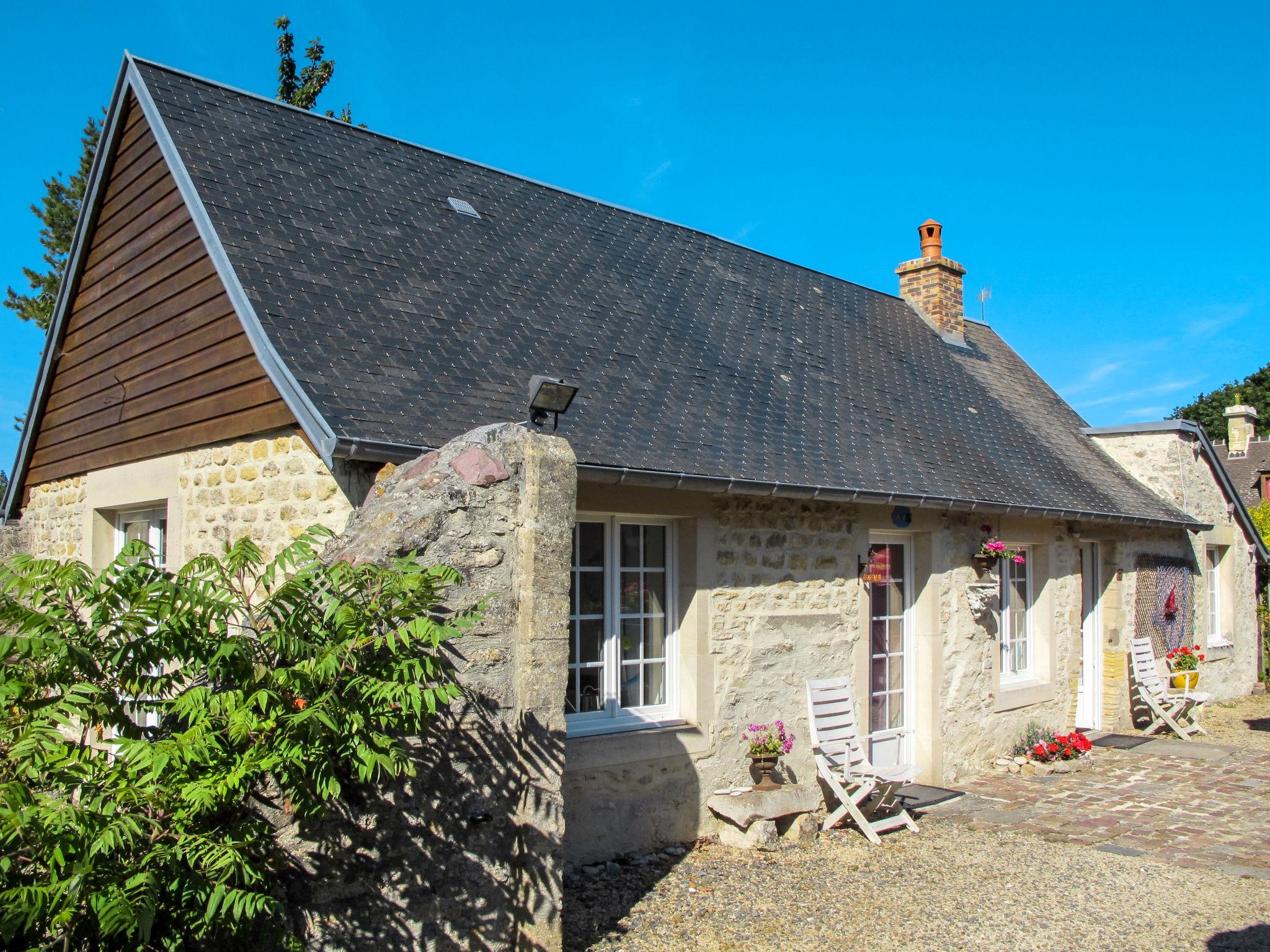 Photo 2 - Maison de 2 chambres à Commes avec jardin et vues à la mer