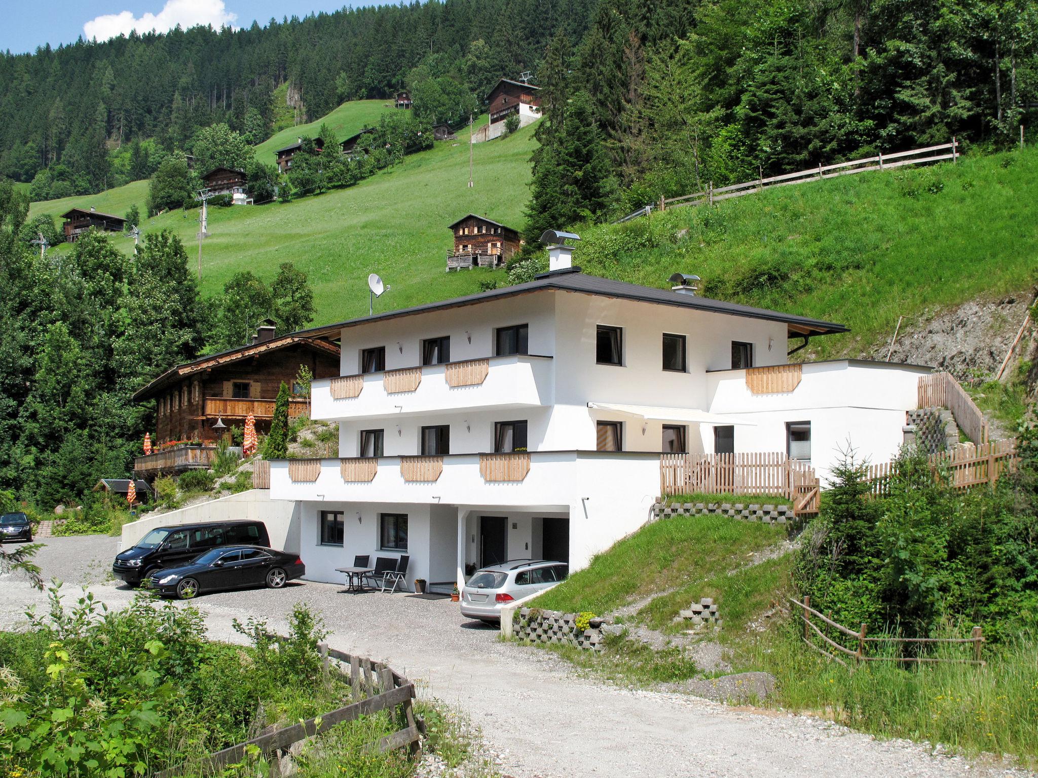 Foto 1 - Appartamento con 6 camere da letto a Ramsau im Zillertal con terrazza e vista sulle montagne