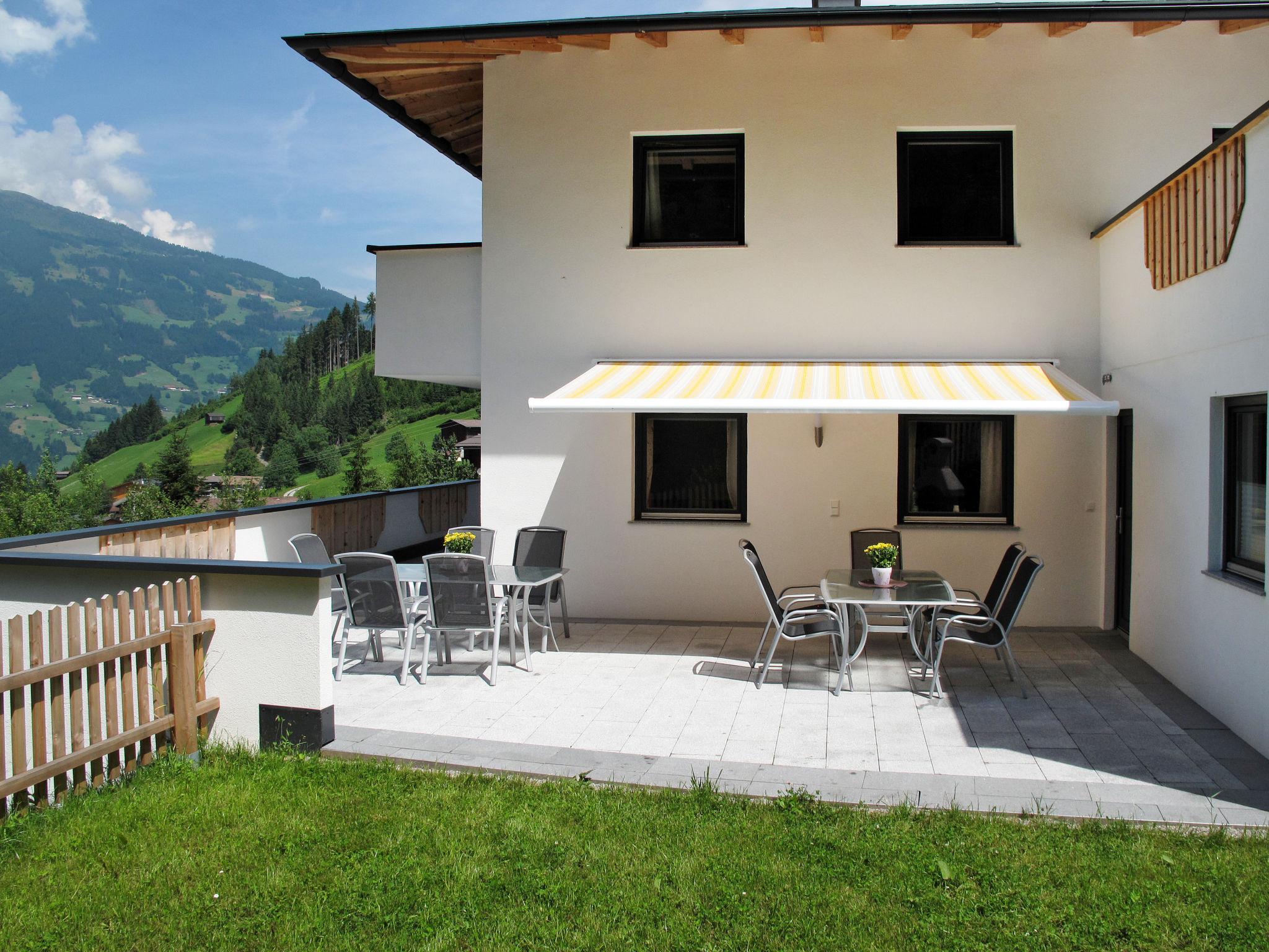 Foto 2 - Appartamento con 6 camere da letto a Ramsau im Zillertal con terrazza e vista sulle montagne