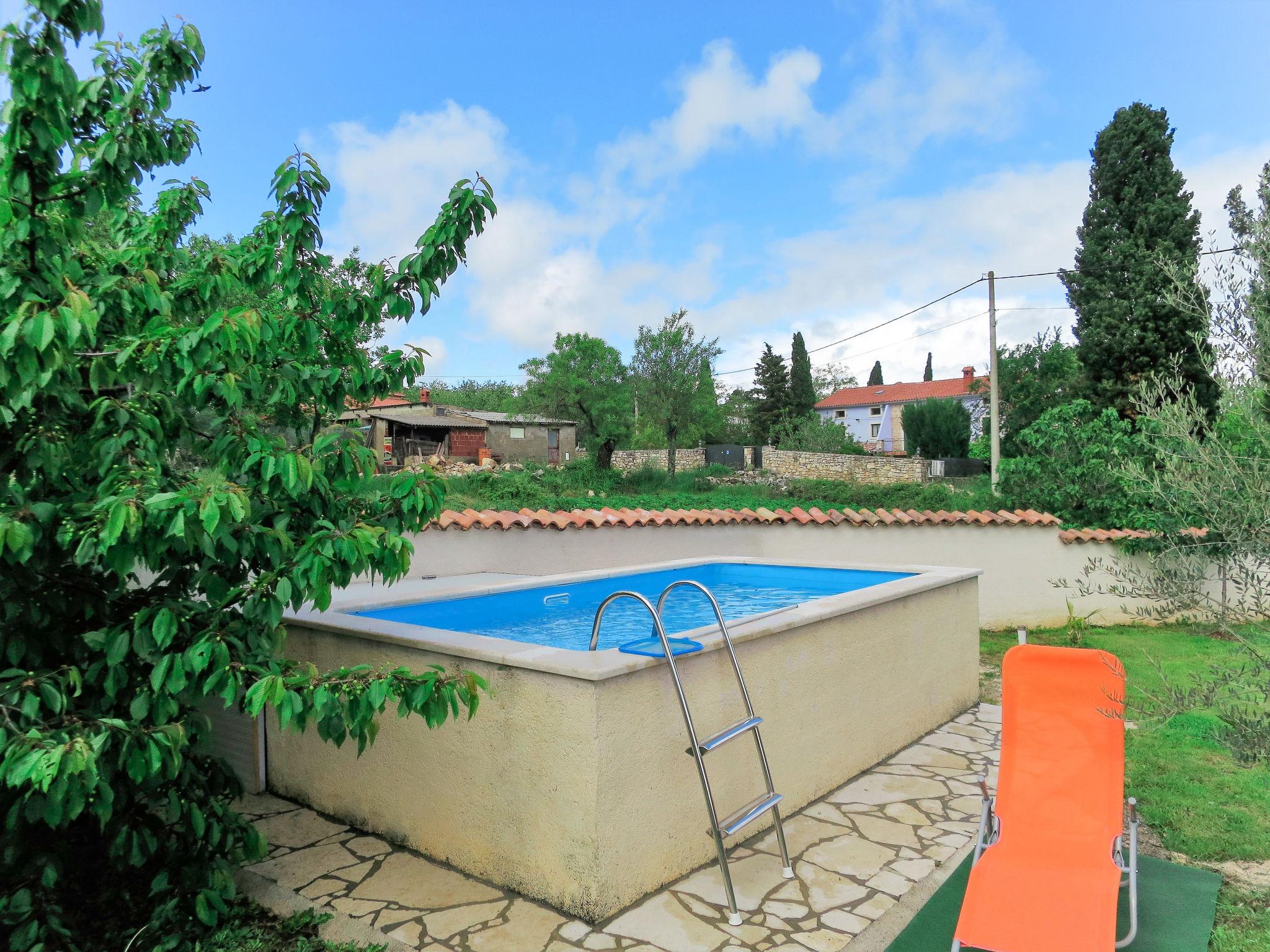 Photo 18 - Maison de 1 chambre à Barban avec piscine privée et vues à la mer