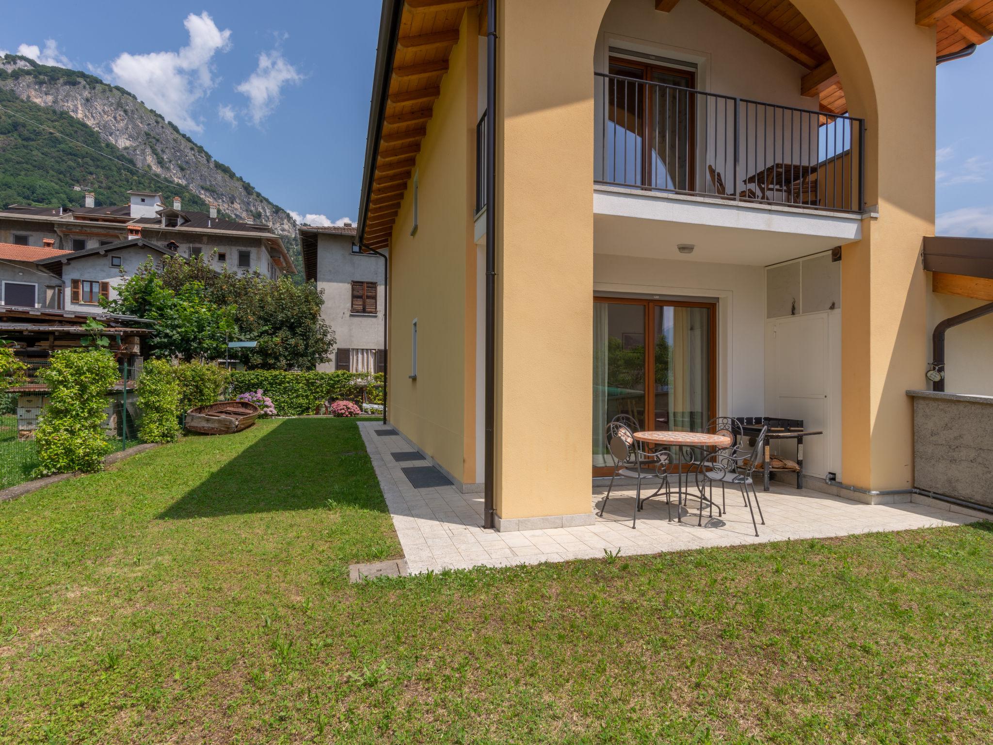 Photo 3 - Maison de 2 chambres à Musso avec jardin et vues sur la montagne