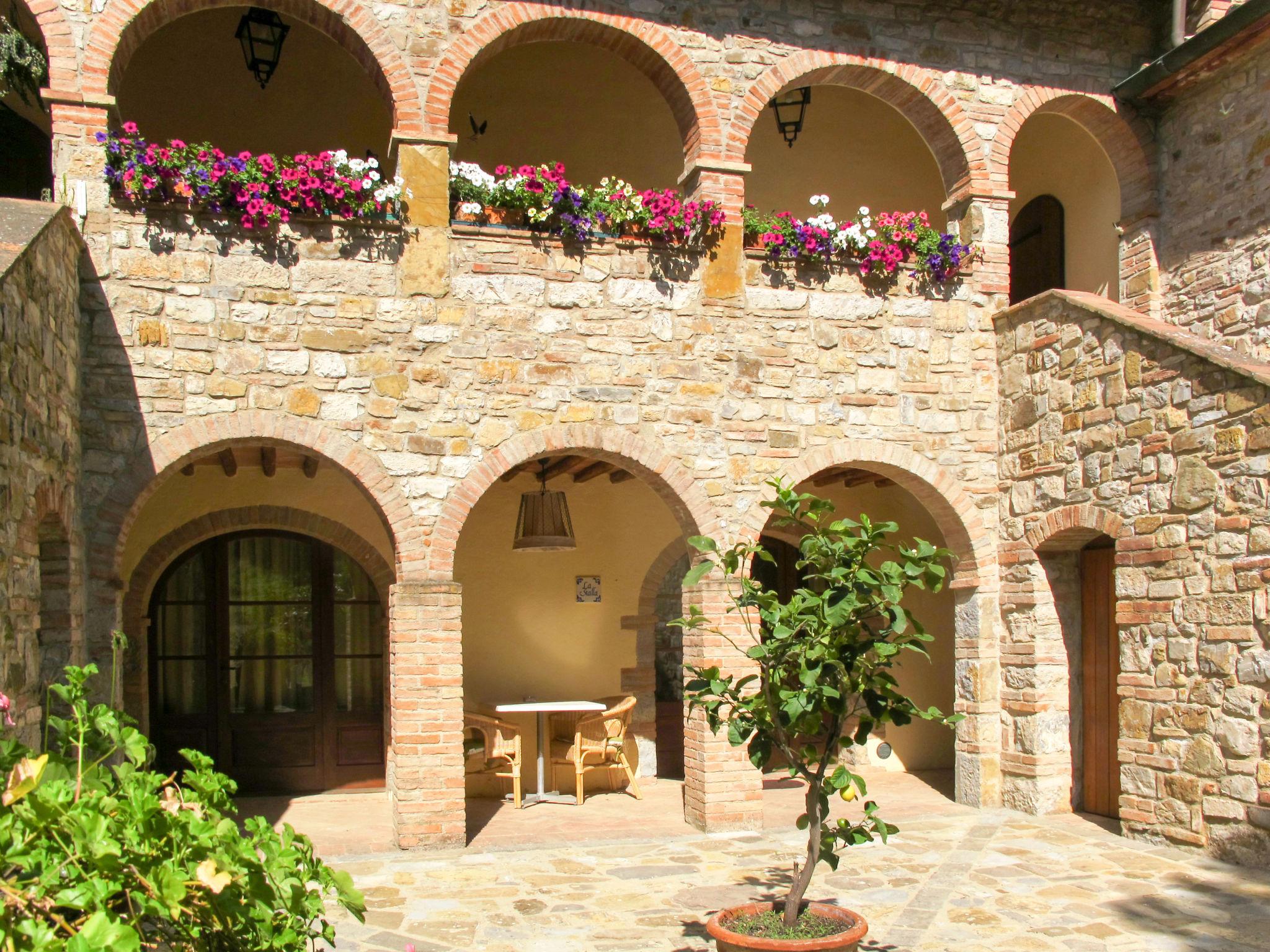 Foto 2 - Apartamento de 1 habitación en Castellina in Chianti con piscina y jardín