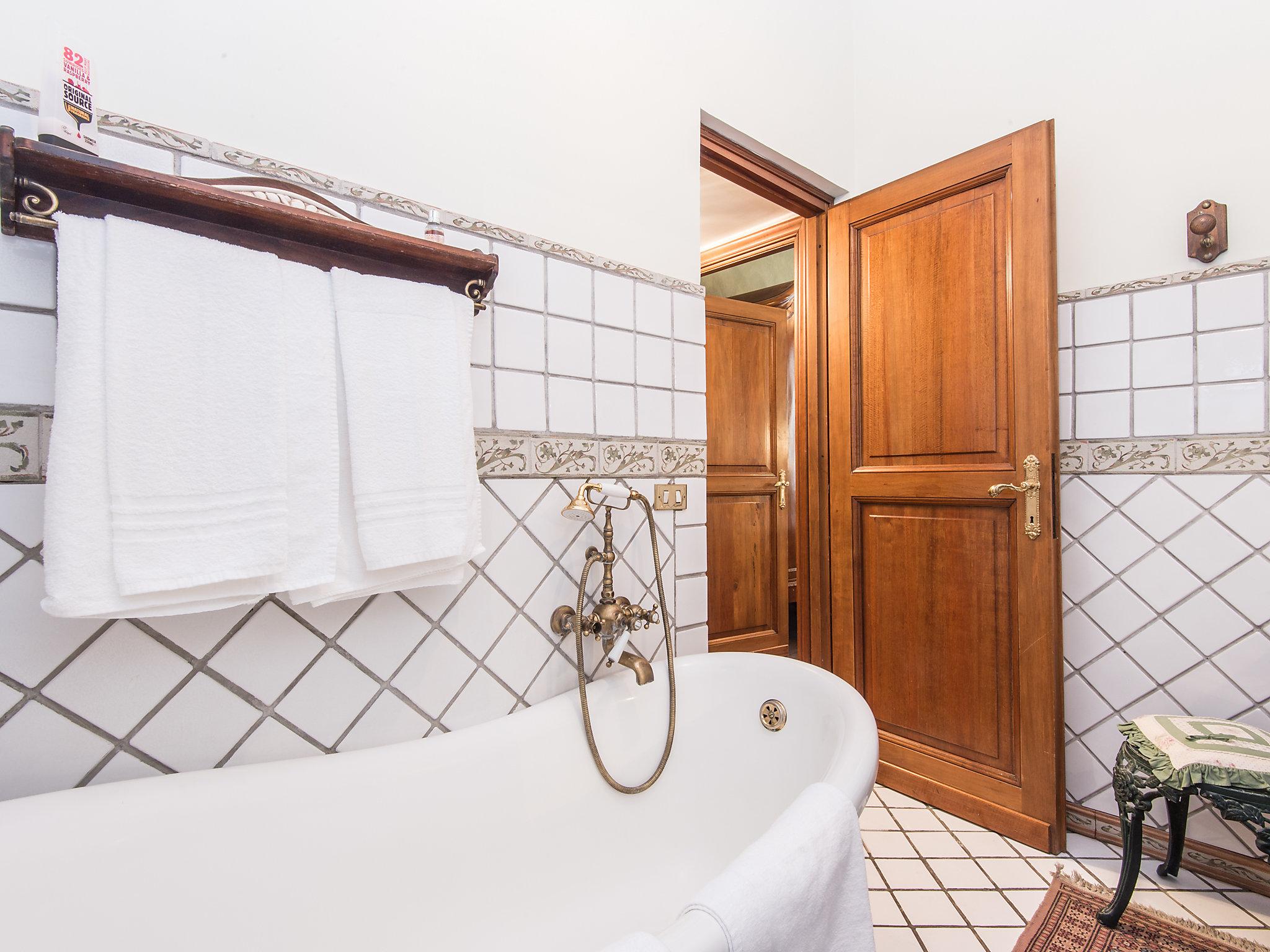 Foto 27 - Appartamento con 4 camere da letto a Roma