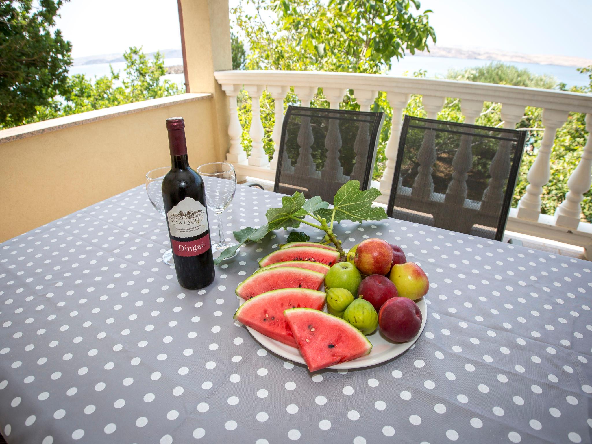 Foto 3 - Appartamento con 1 camera da letto a Karlobag con terrazza e vista mare