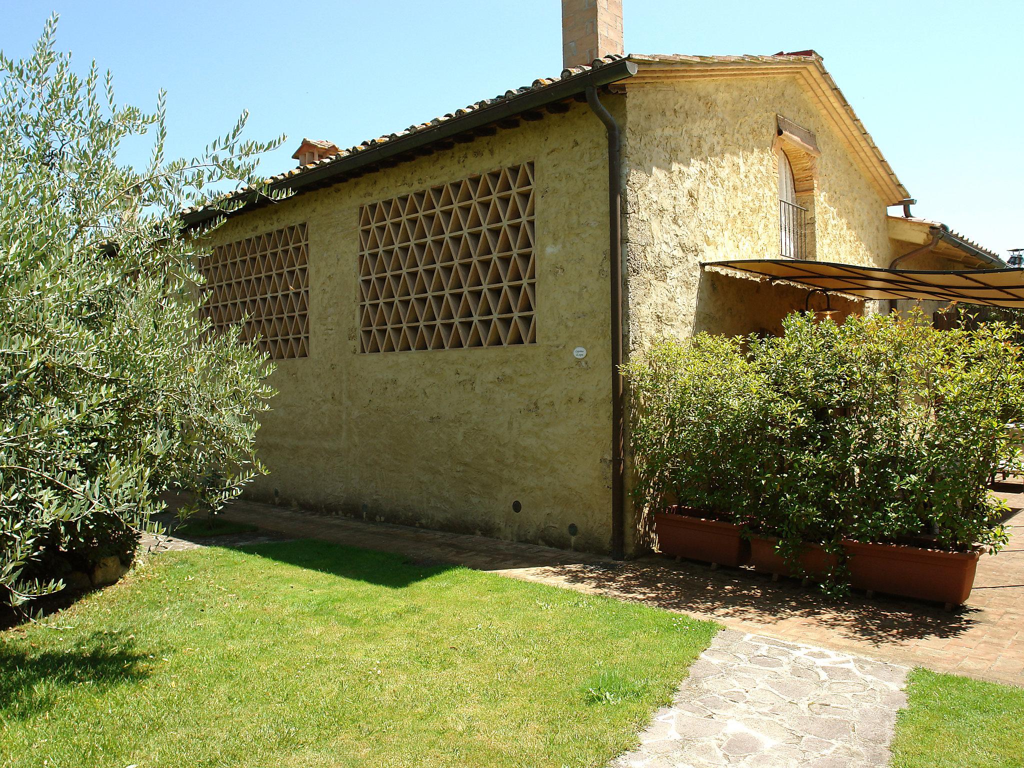 Photo 24 - 2 bedroom House in Castellina in Chianti with swimming pool and garden