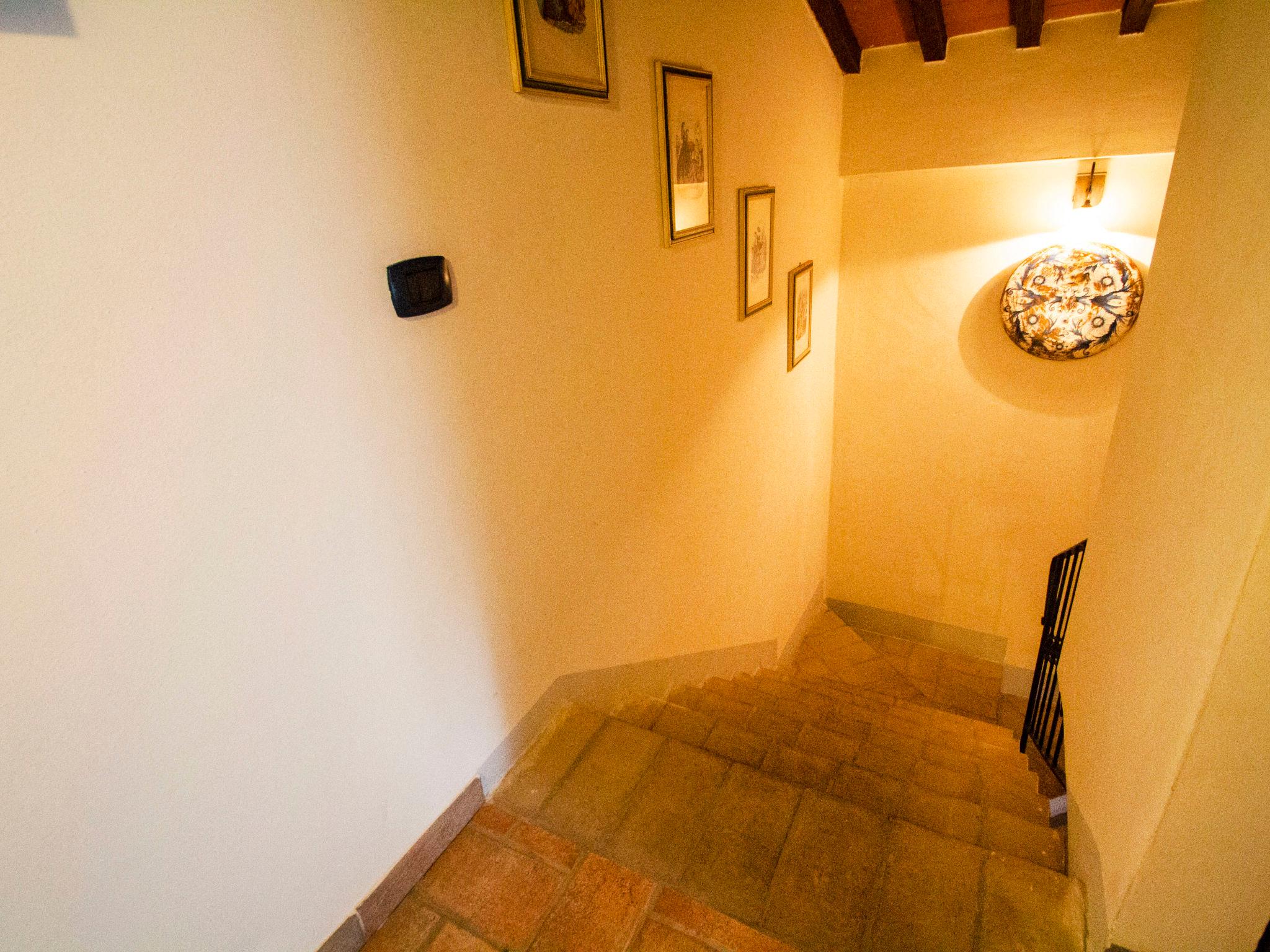 Photo 19 - 2 bedroom House in Castellina in Chianti with swimming pool and garden