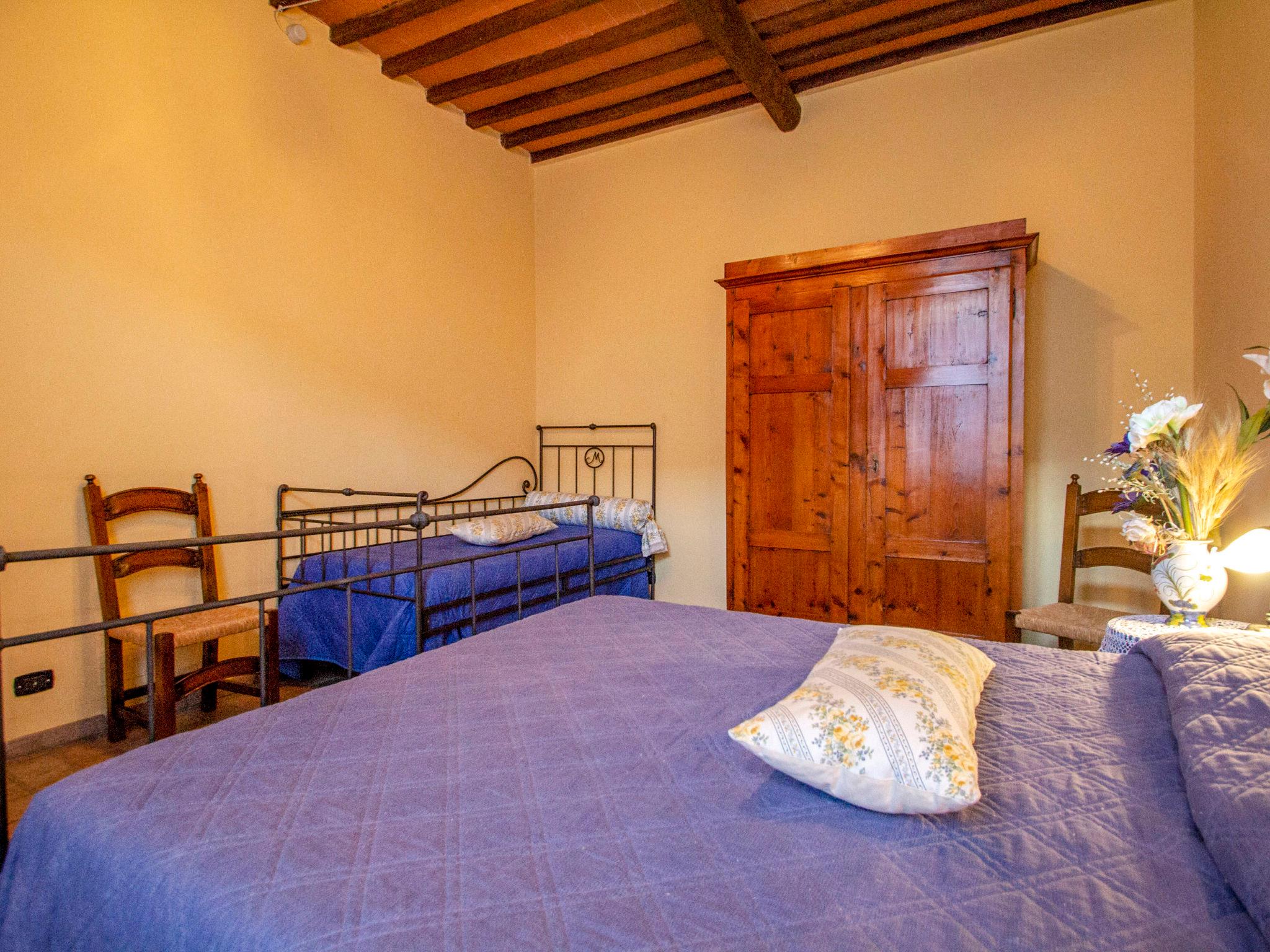 Photo 17 - 2 bedroom House in Castellina in Chianti with swimming pool and garden