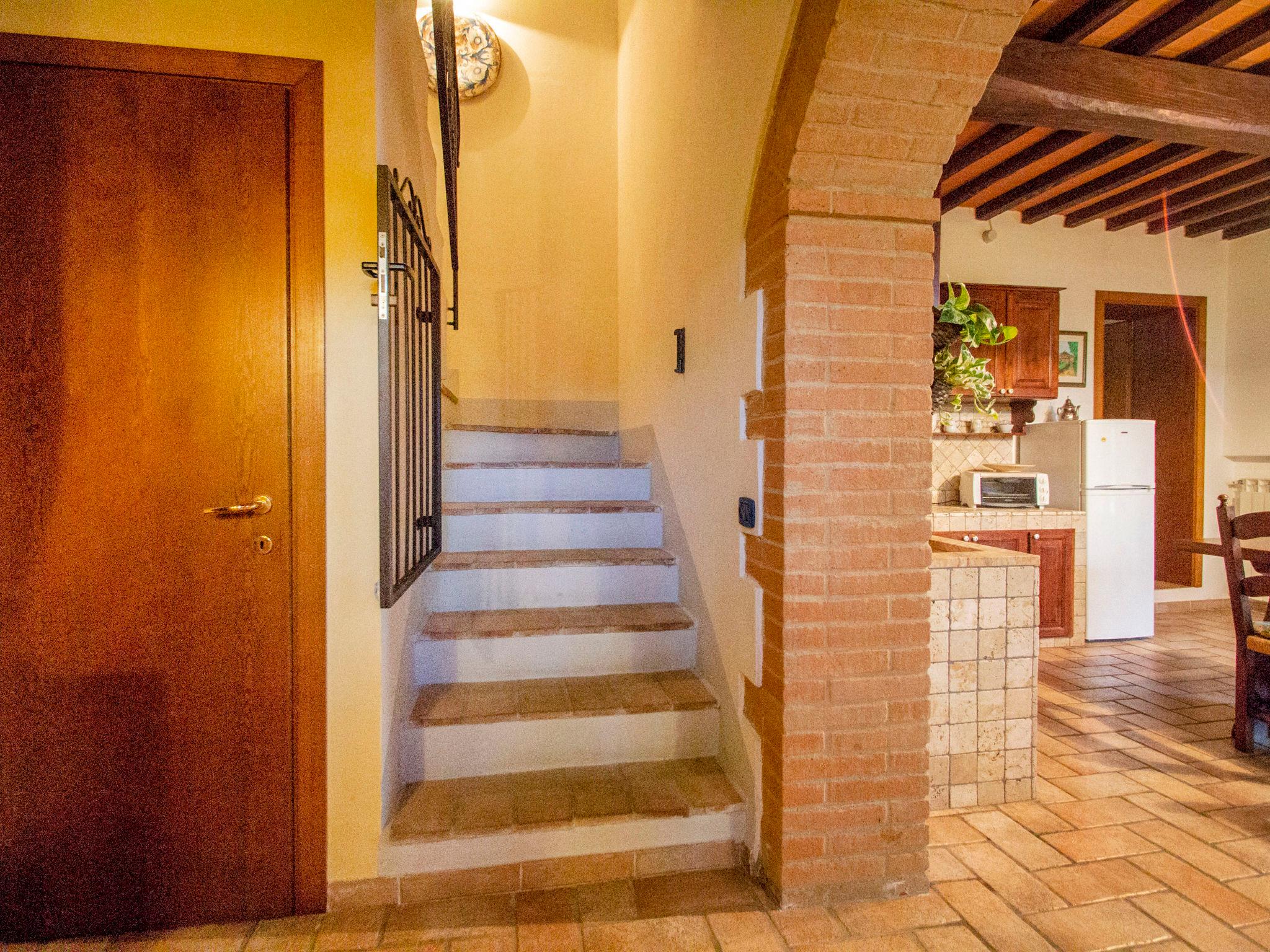 Photo 18 - 2 bedroom House in Castellina in Chianti with swimming pool and garden