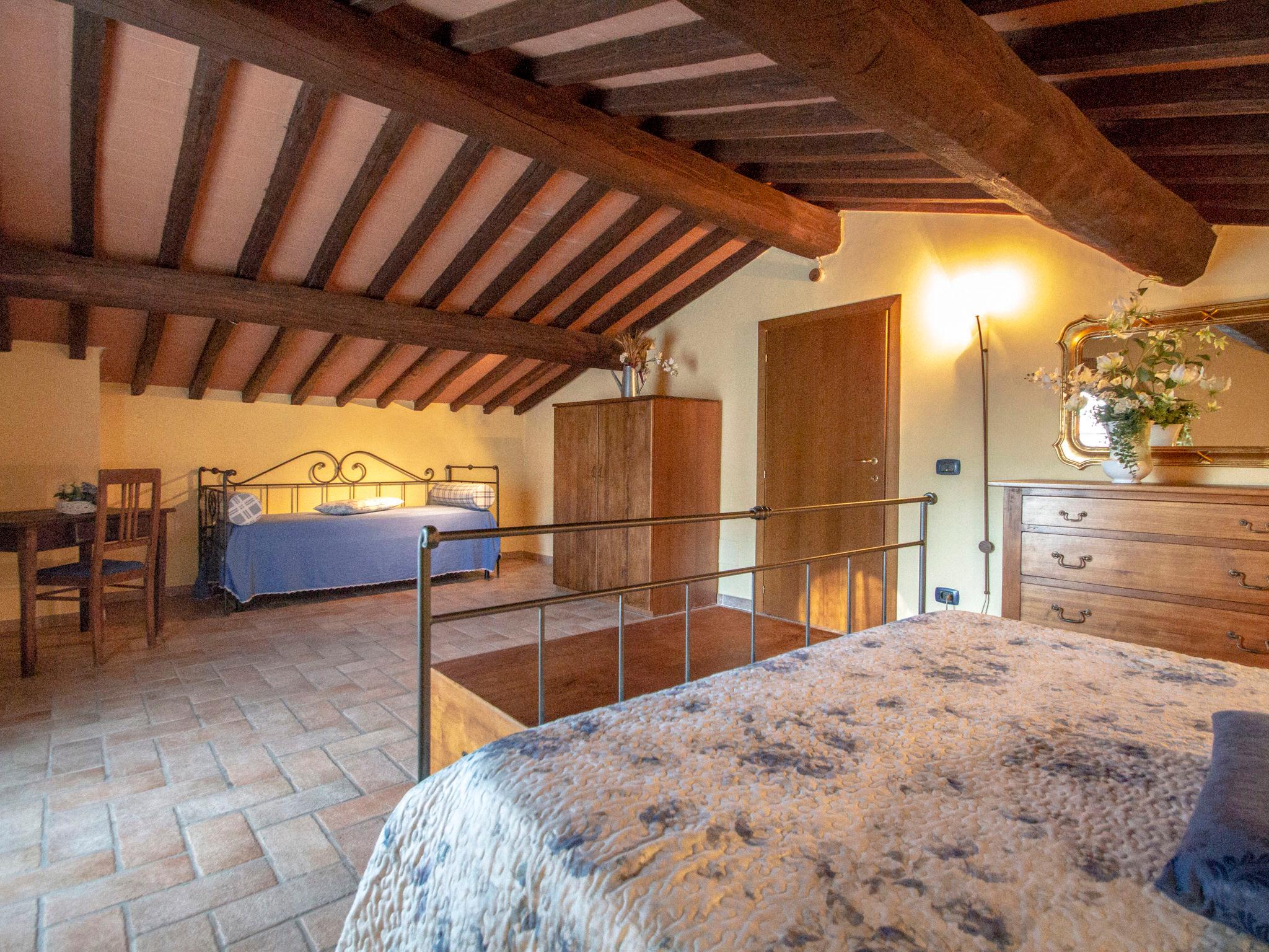 Photo 22 - 2 bedroom House in Castellina in Chianti with swimming pool and garden