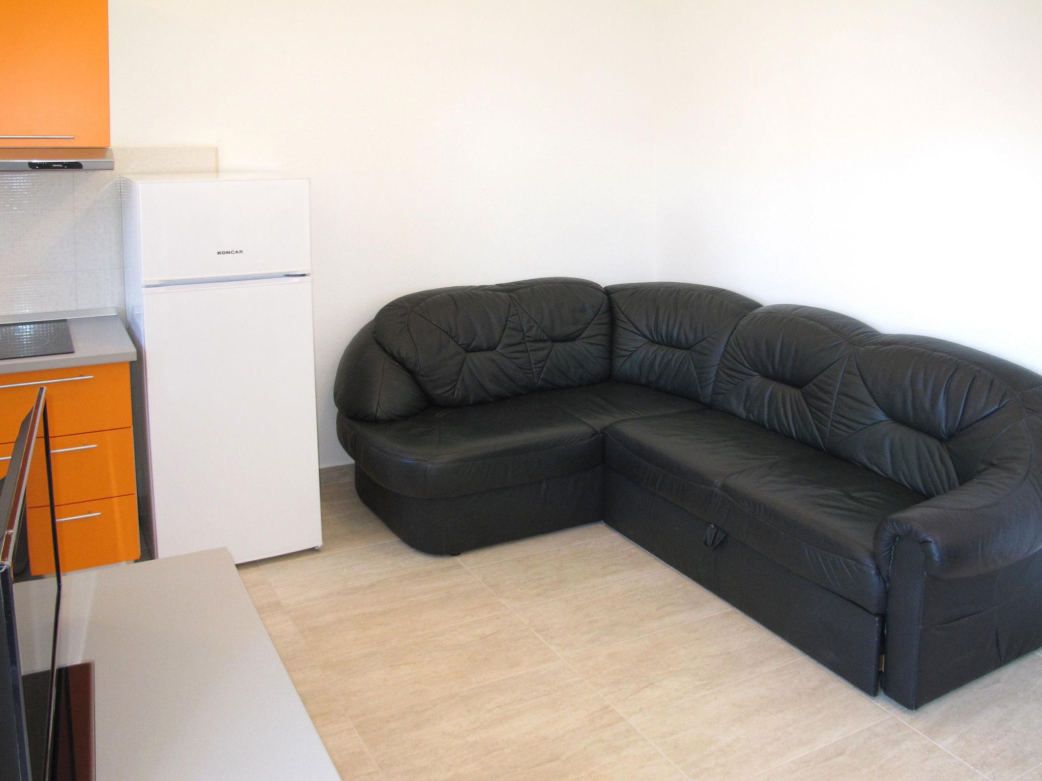 Foto 4 - Appartamento con 1 camera da letto a Okrug con vista mare