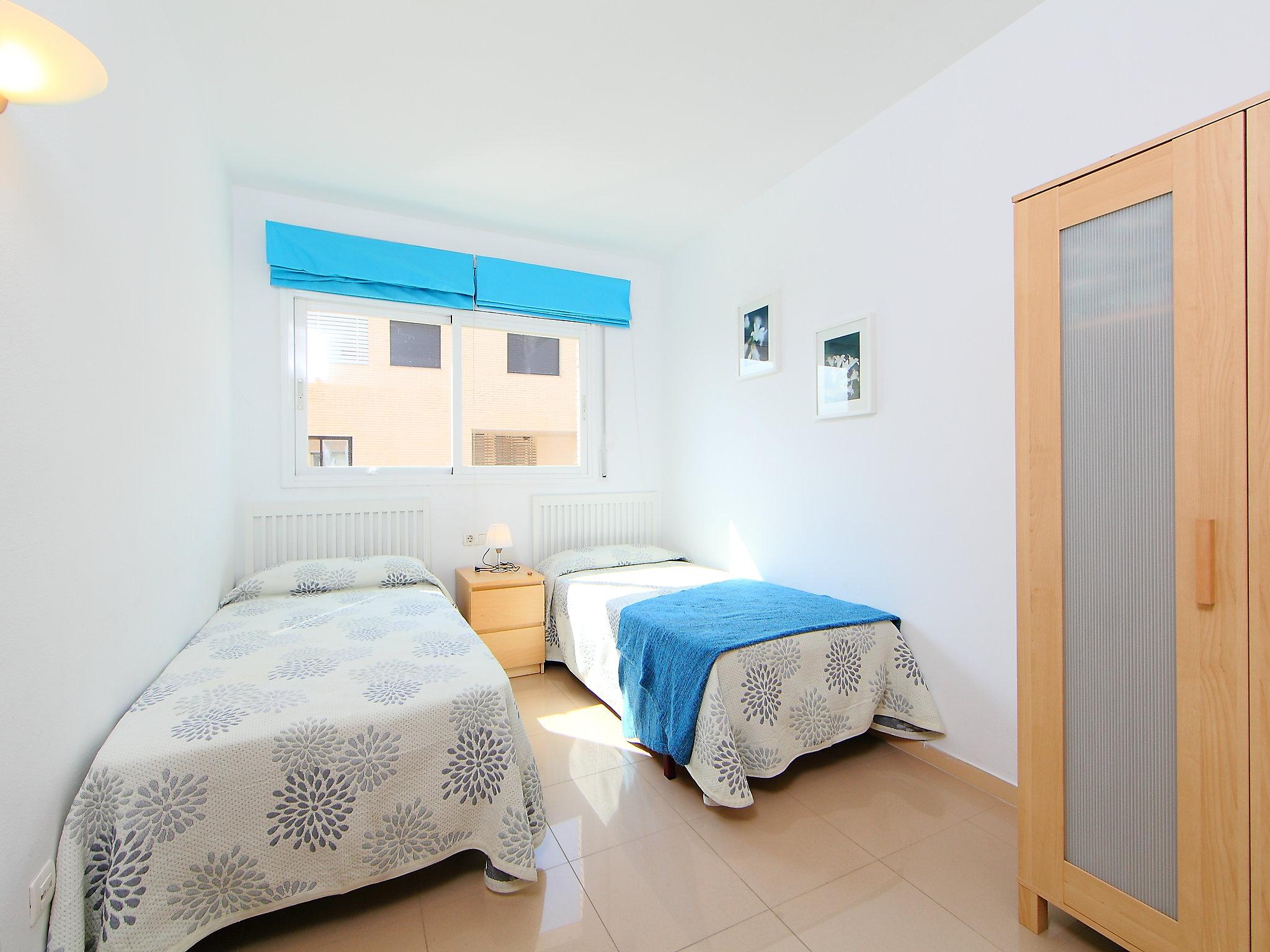 Foto 12 - Appartamento con 3 camere da letto a Salou con piscina e vista mare