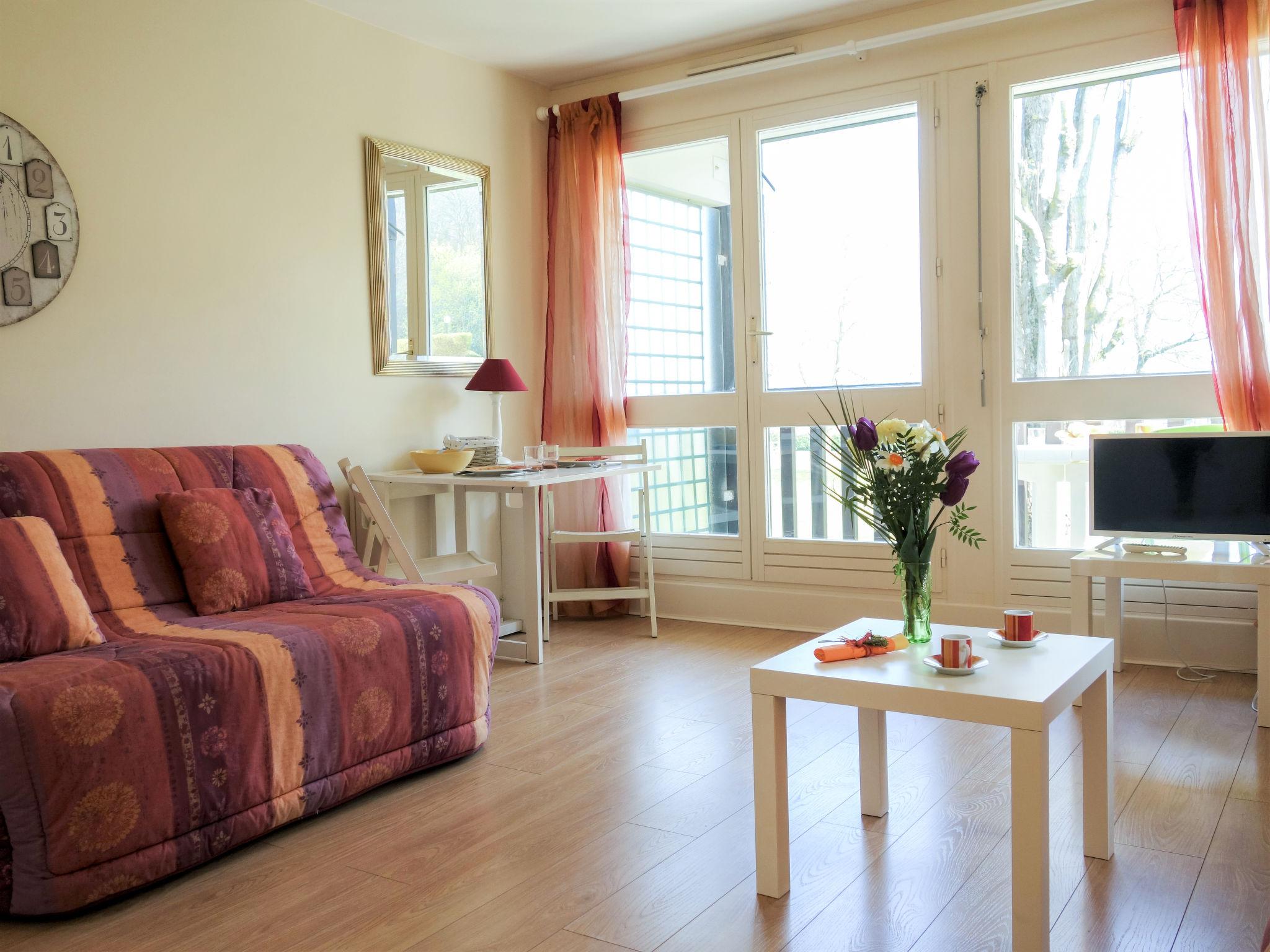 Photo 3 - Apartment in Trouville-sur-Mer with garden and sea view