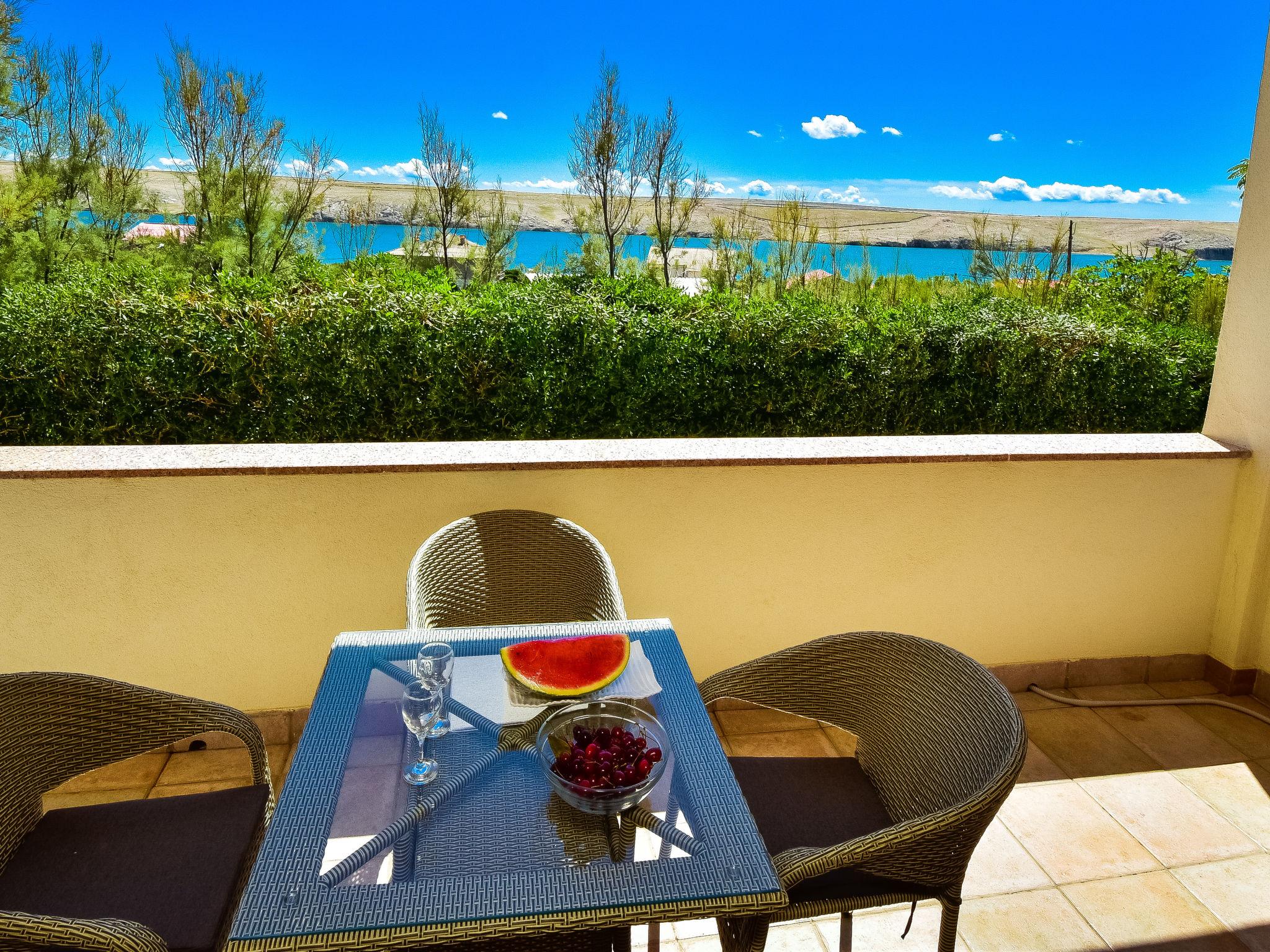 Photo 7 - 1 bedroom Apartment in Pag with swimming pool and sea view