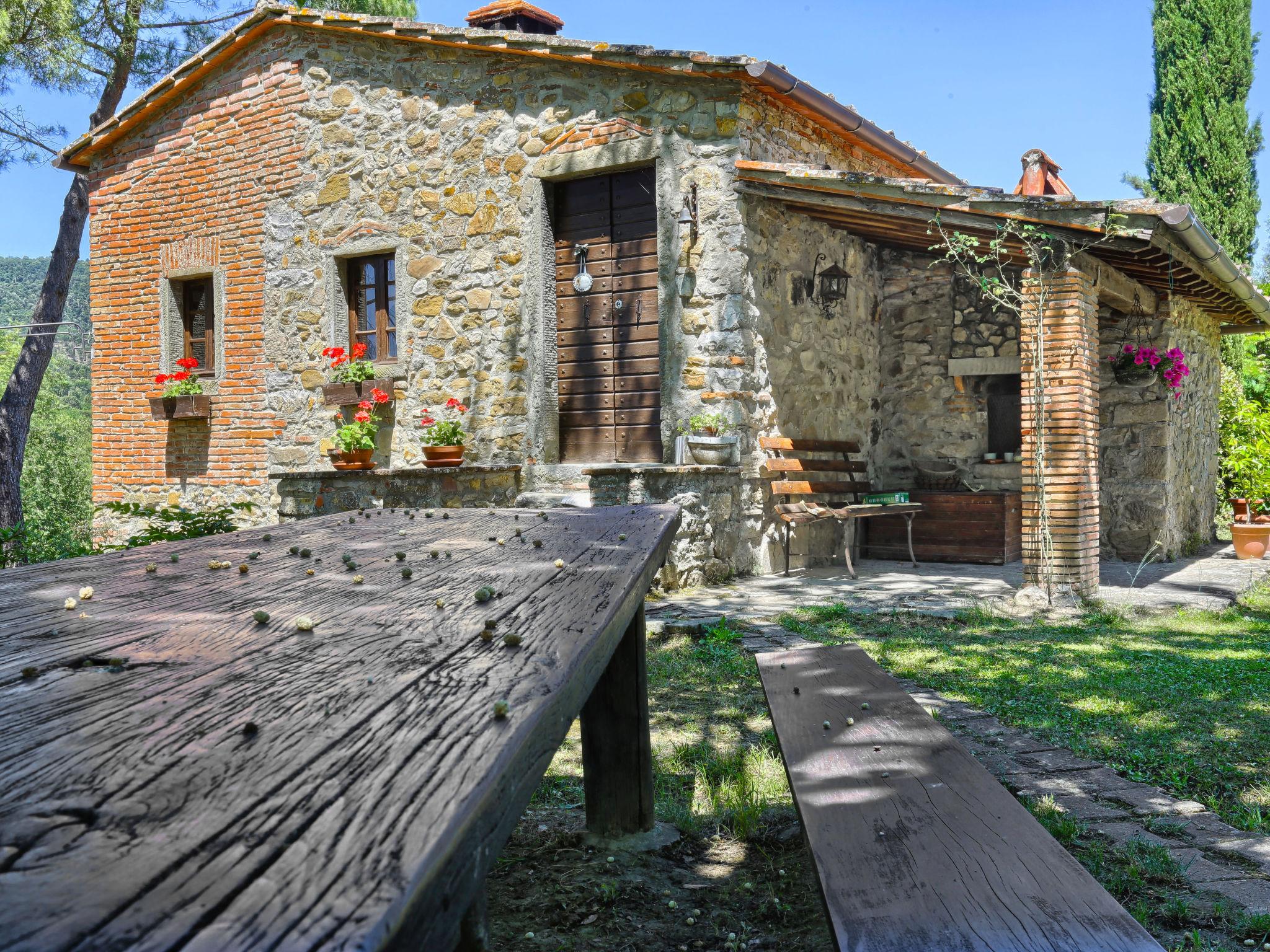 Foto 20 - Casa de 2 quartos em Bucine com piscina privada e jardim