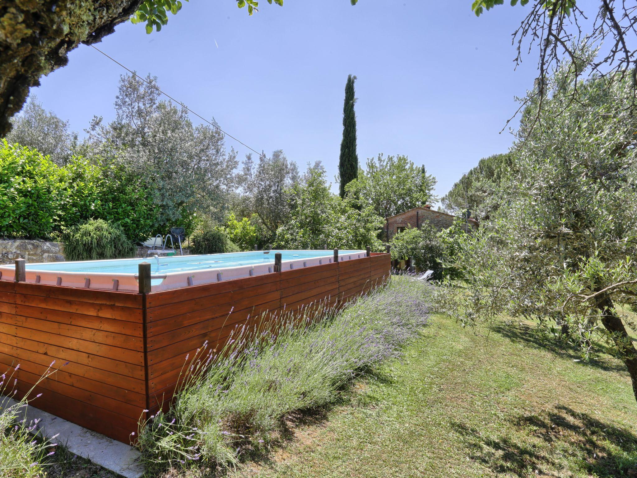 Foto 3 - Casa de 2 quartos em Bucine com piscina privada e jardim