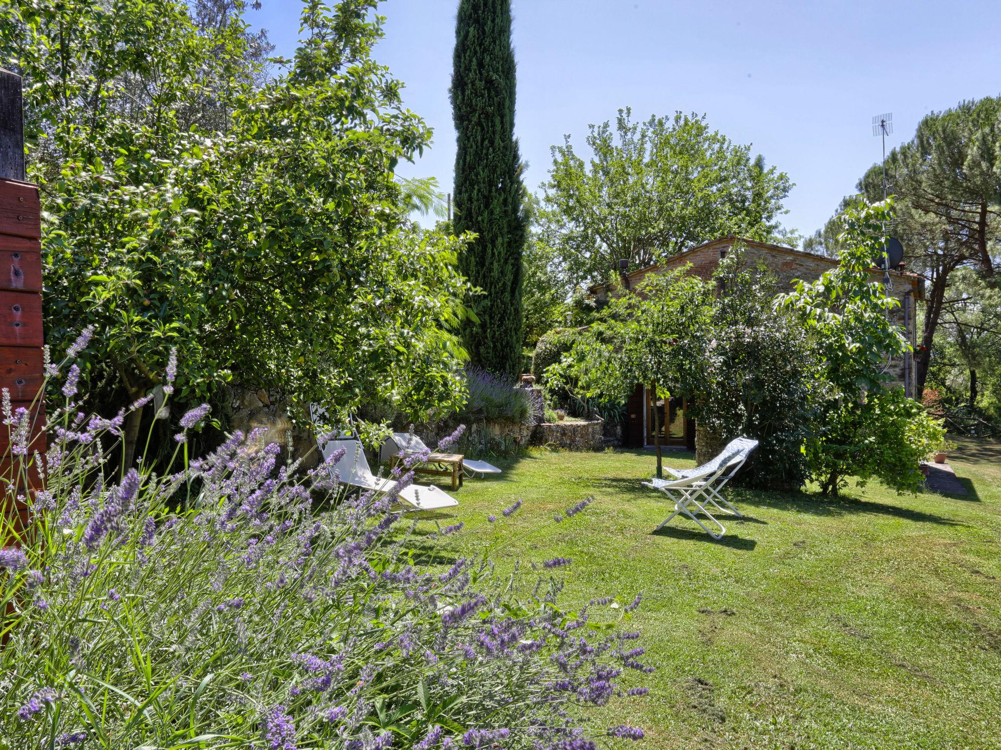 Photo 23 - 2 bedroom House in Bucine with private pool and garden