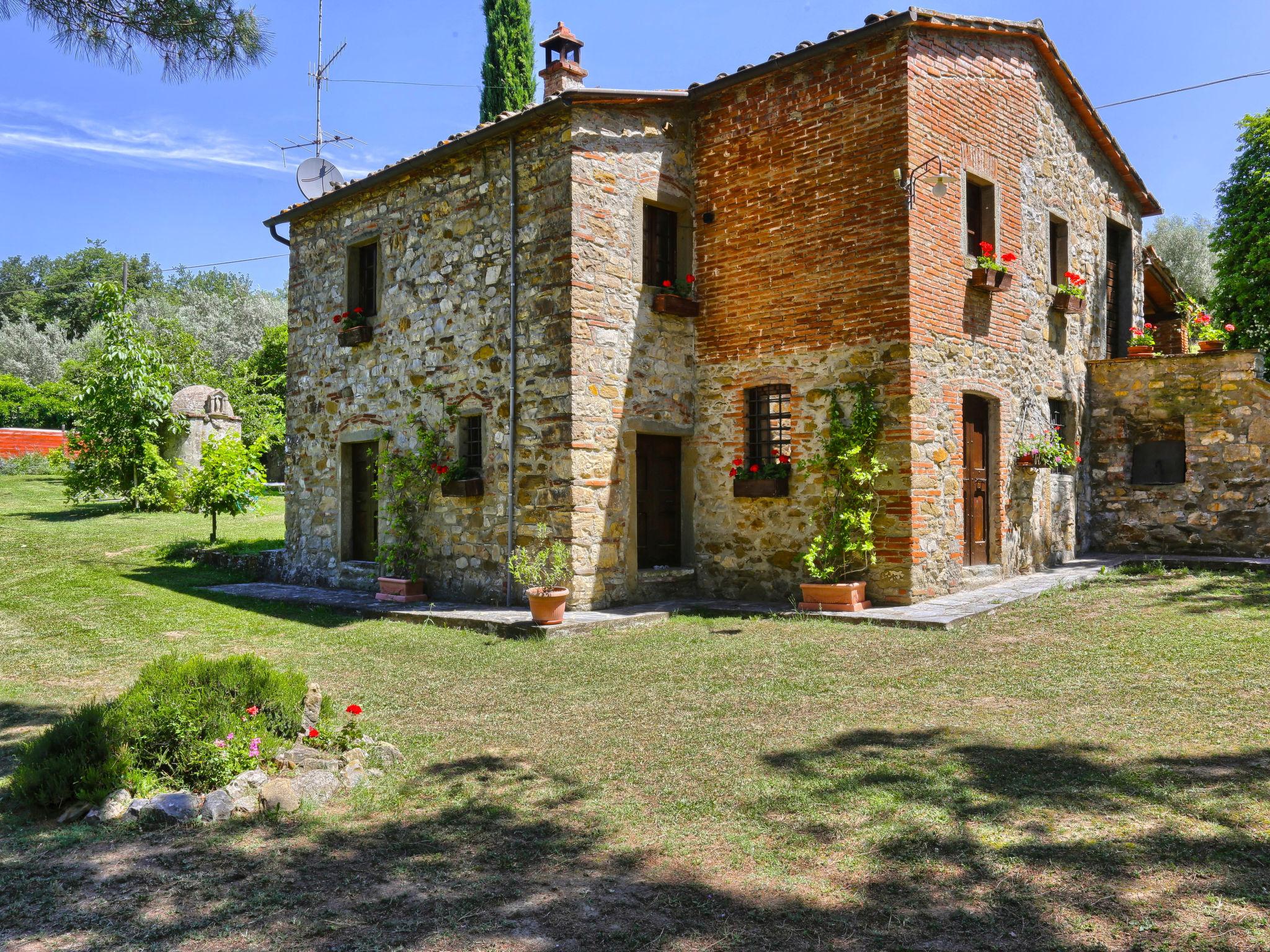 Photo 1 - Maison de 2 chambres à Bucine avec piscine privée et jardin