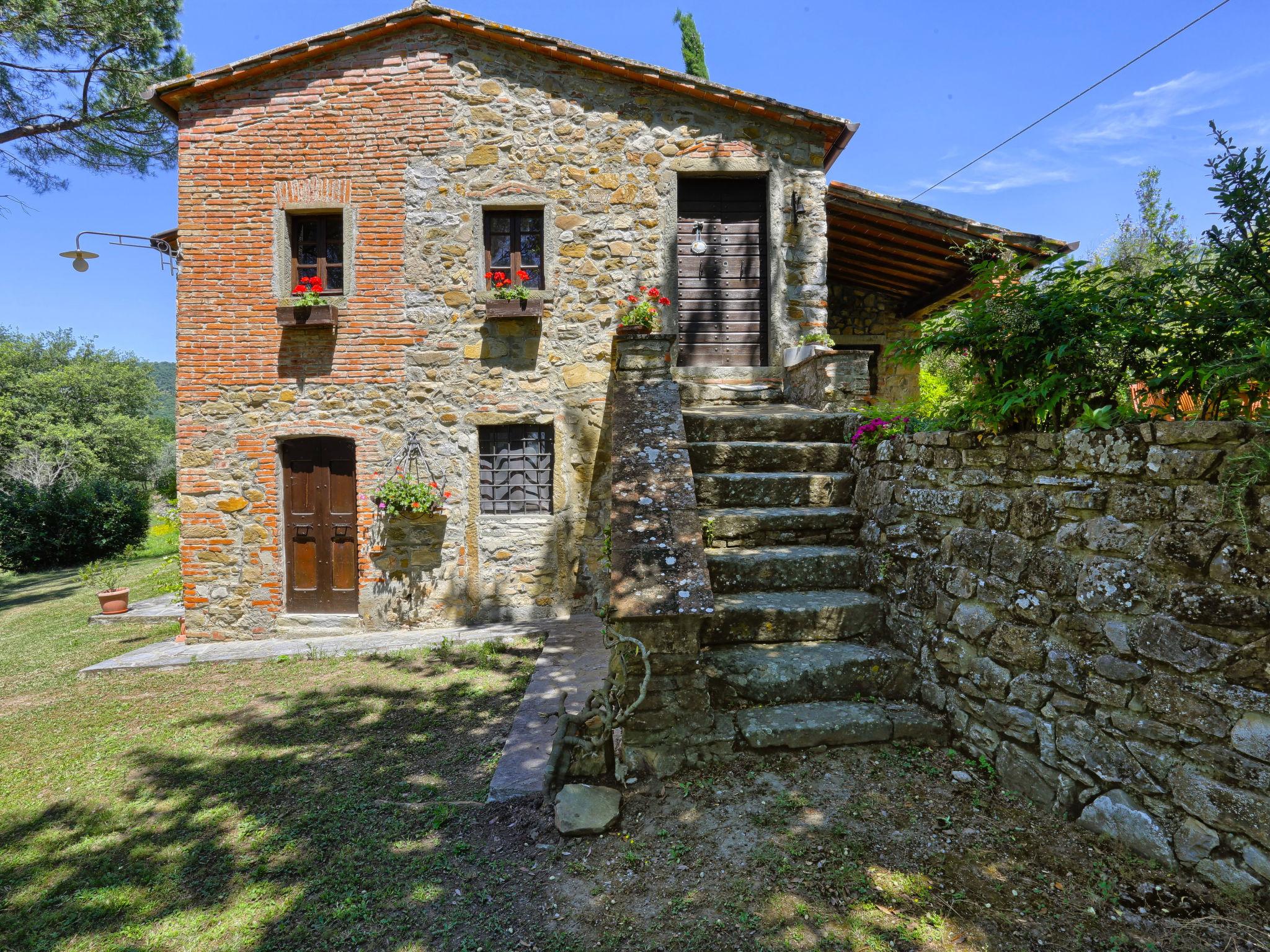 Foto 16 - Casa de 2 quartos em Bucine com piscina privada e jardim