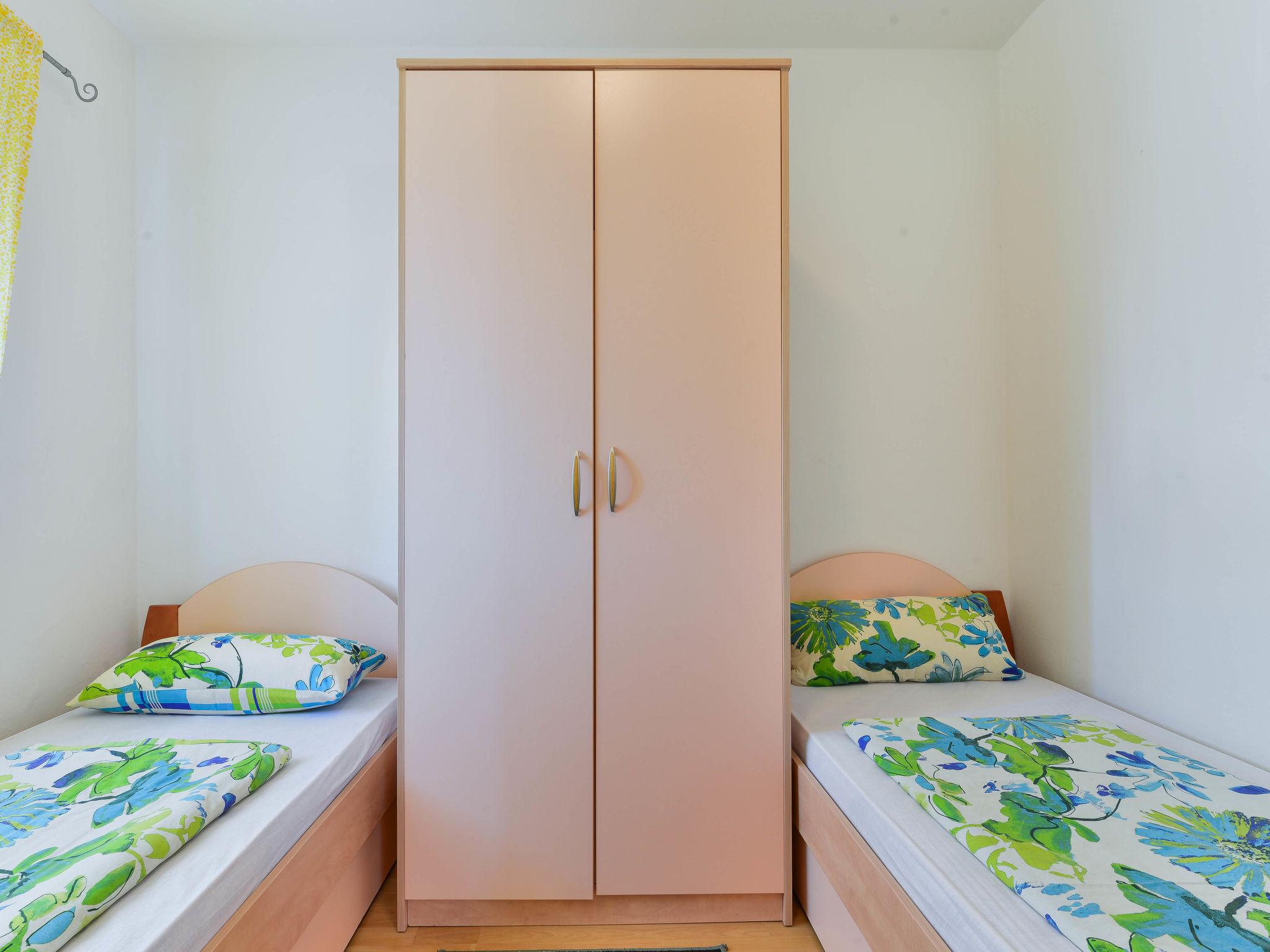 Foto 12 - Apartment mit 2 Schlafzimmern in Privlaka mit schwimmbad und blick aufs meer