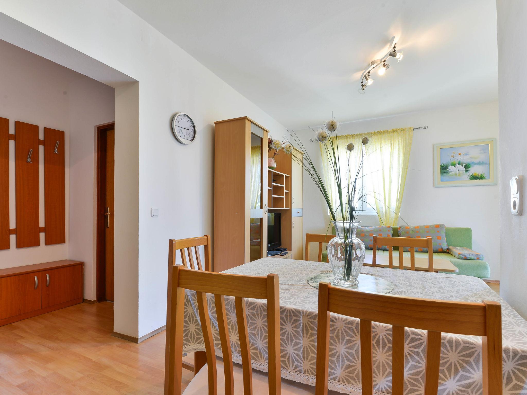 Photo 4 - 2 bedroom Apartment in Privlaka with swimming pool