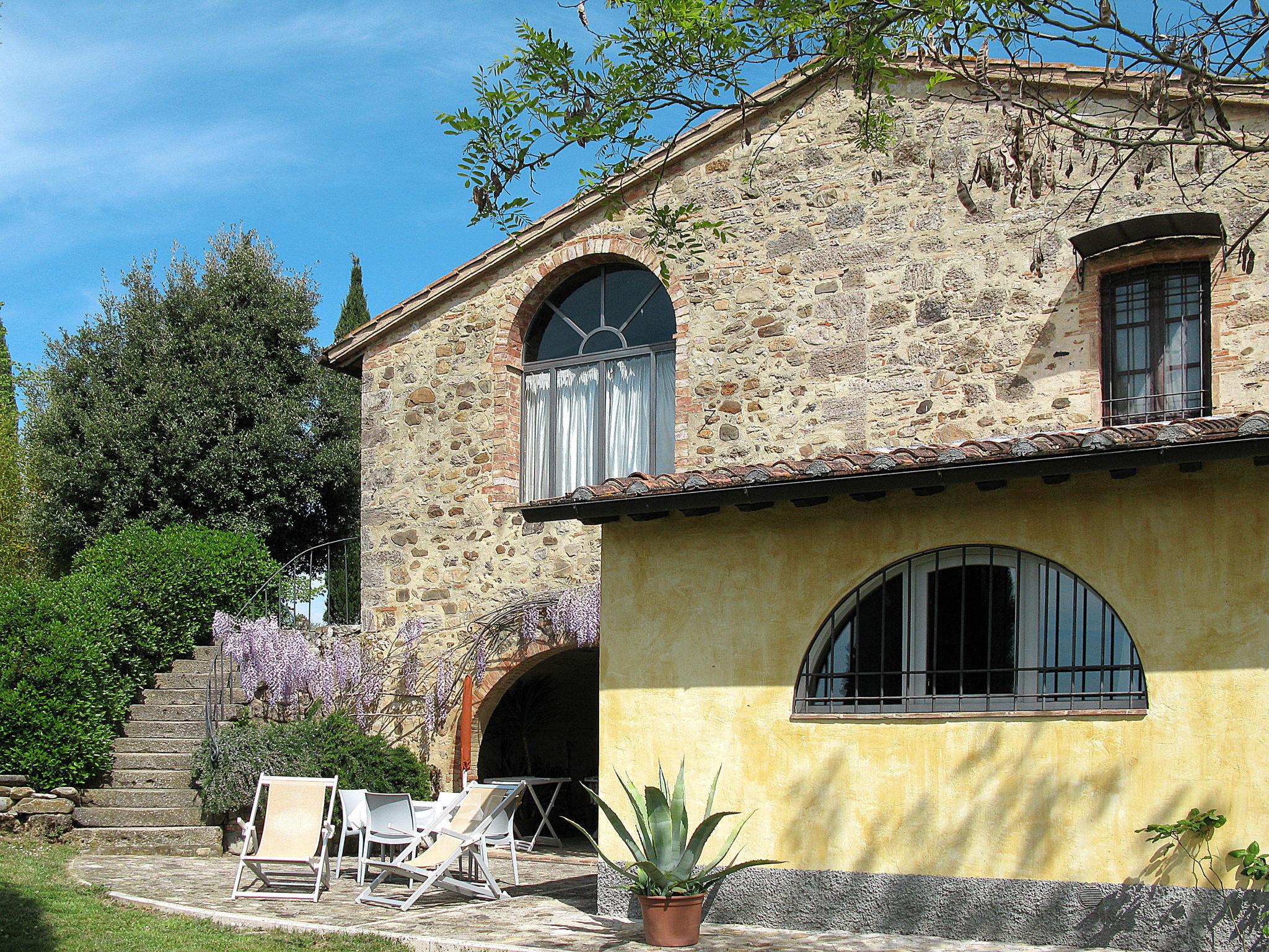 Photo 2 - Maison de 1 chambre à Poggibonsi avec jardin et terrasse