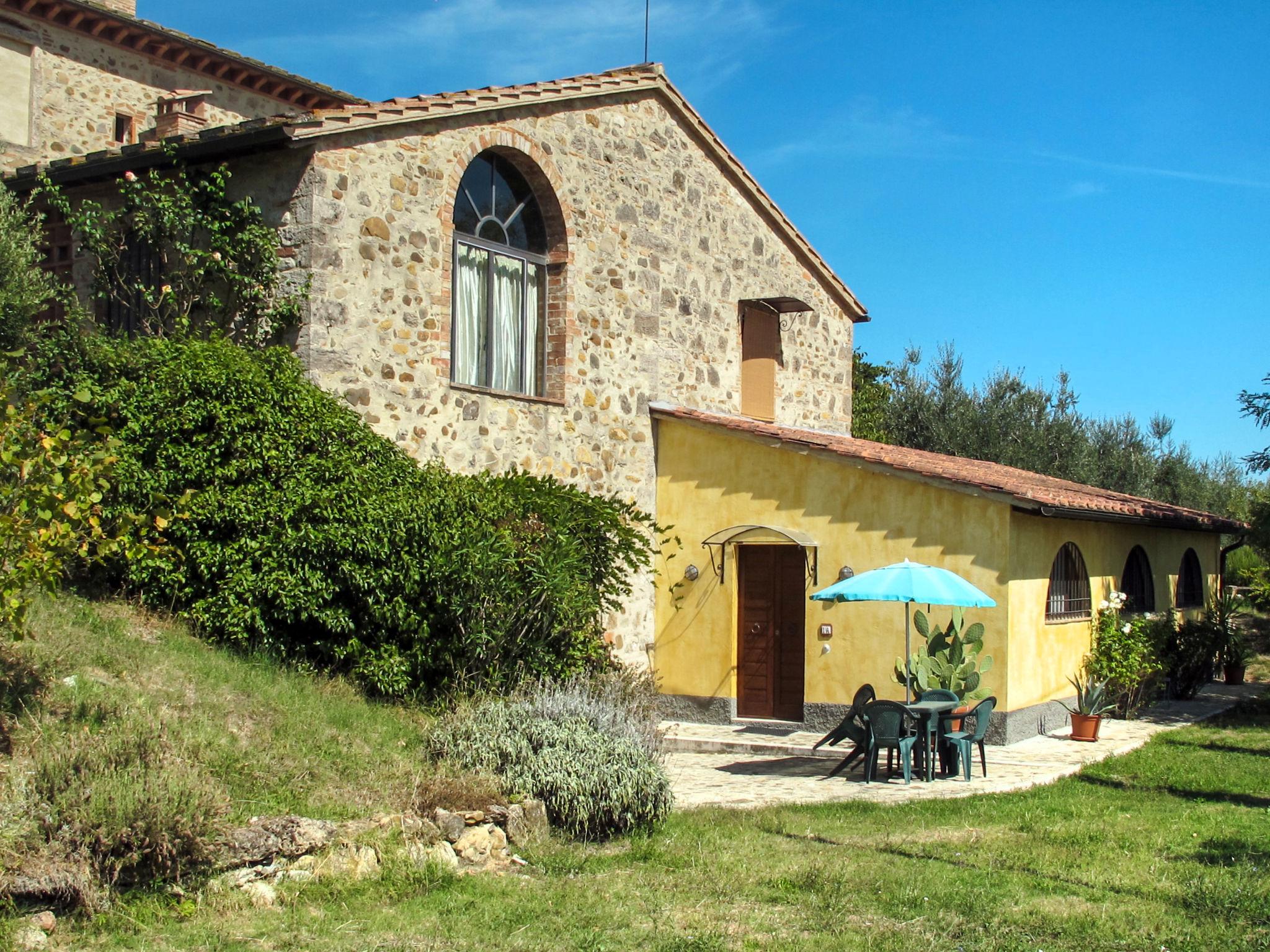 Photo 1 - Maison de 1 chambre à Poggibonsi avec jardin et terrasse