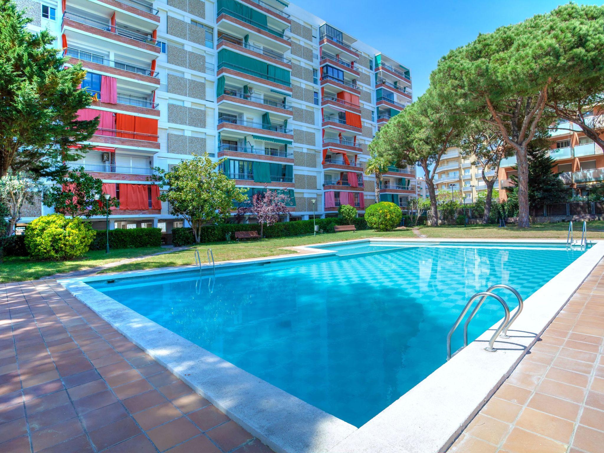 Foto 1 - Apartamento de 2 habitaciones en Blanes con piscina y vistas al mar