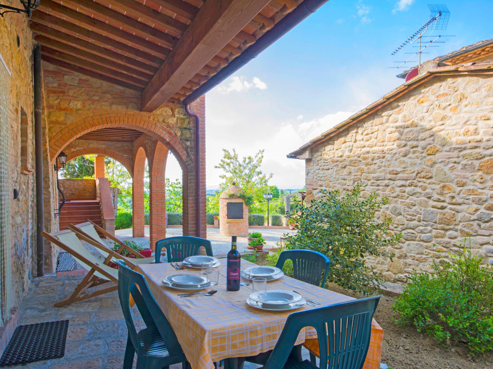 Photo 3 - 2 bedroom Apartment in Volterra with swimming pool and garden