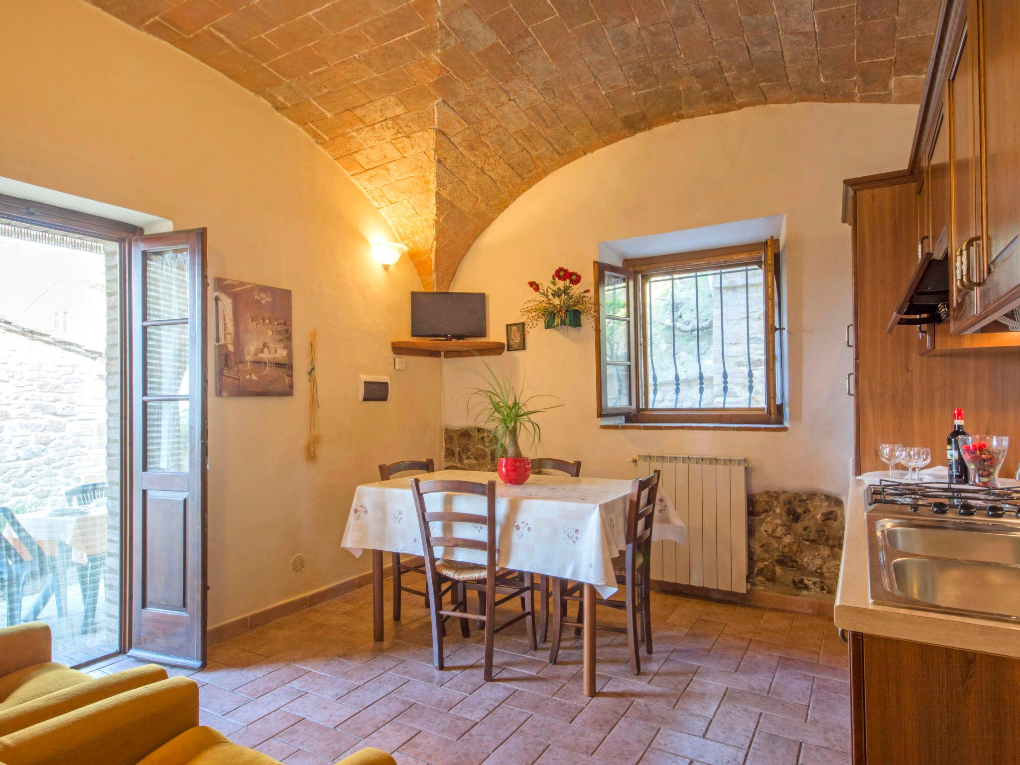 Foto 5 - Apartment mit 2 Schlafzimmern in Volterra mit schwimmbad und garten